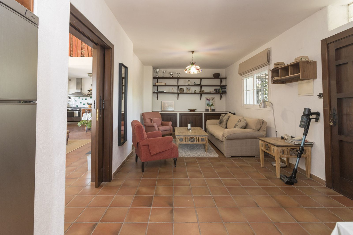 Image 27: detached villa For sale, Estepona, €1,300,000 [R5115208]