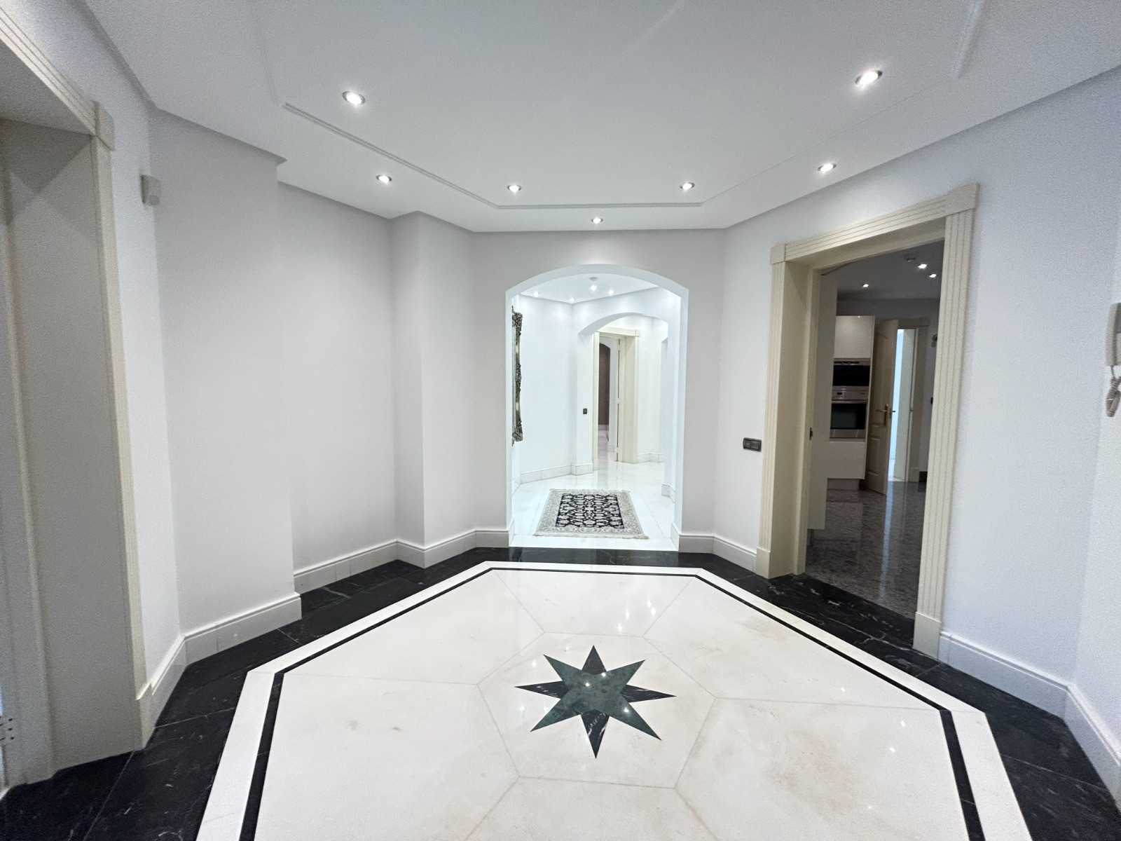 Image 37: apartment For sale, Puerto Banús, €1,850,000 [963-00125P]