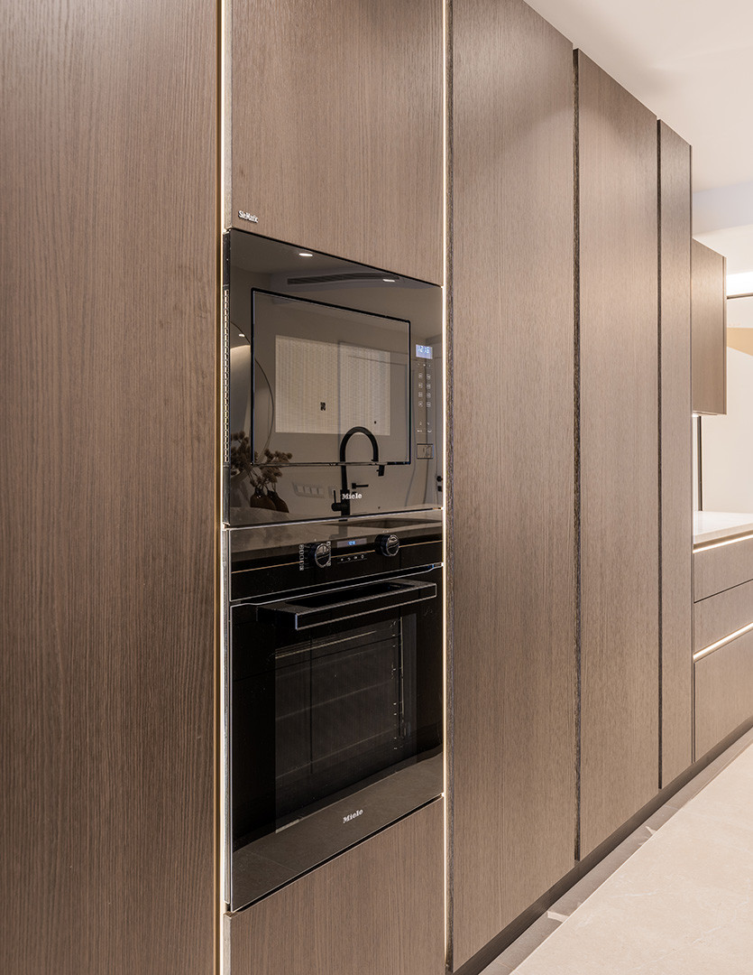 Luxury apartment with direct access to the sea.