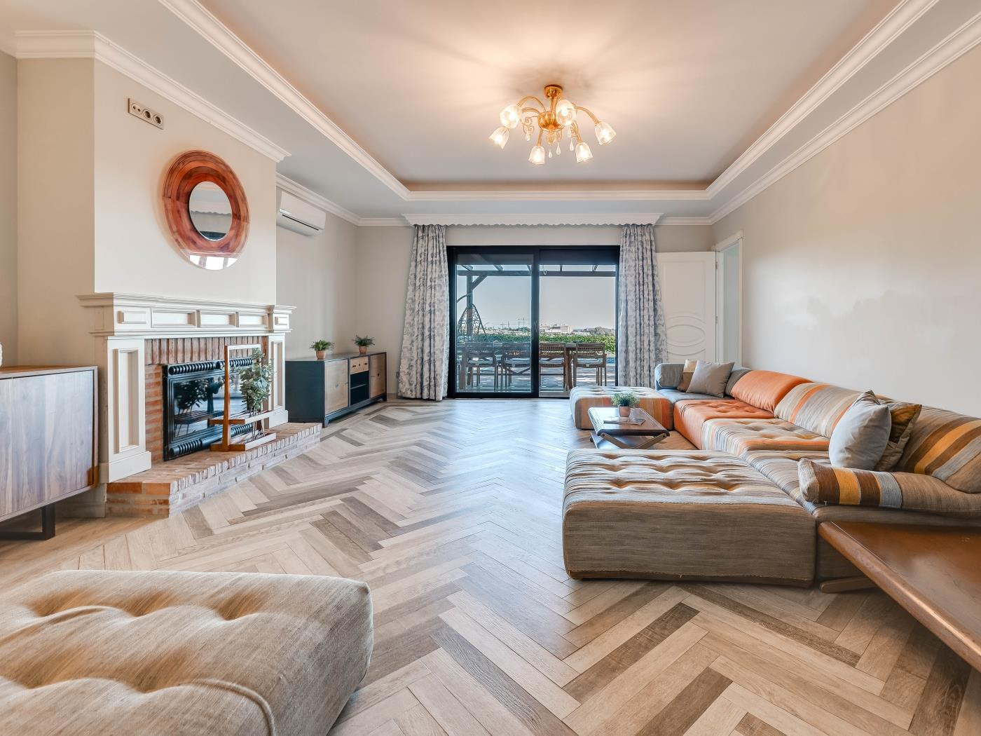 Exclusive villa for rent in Río Real, Marbella, with panoramic sea and valley views