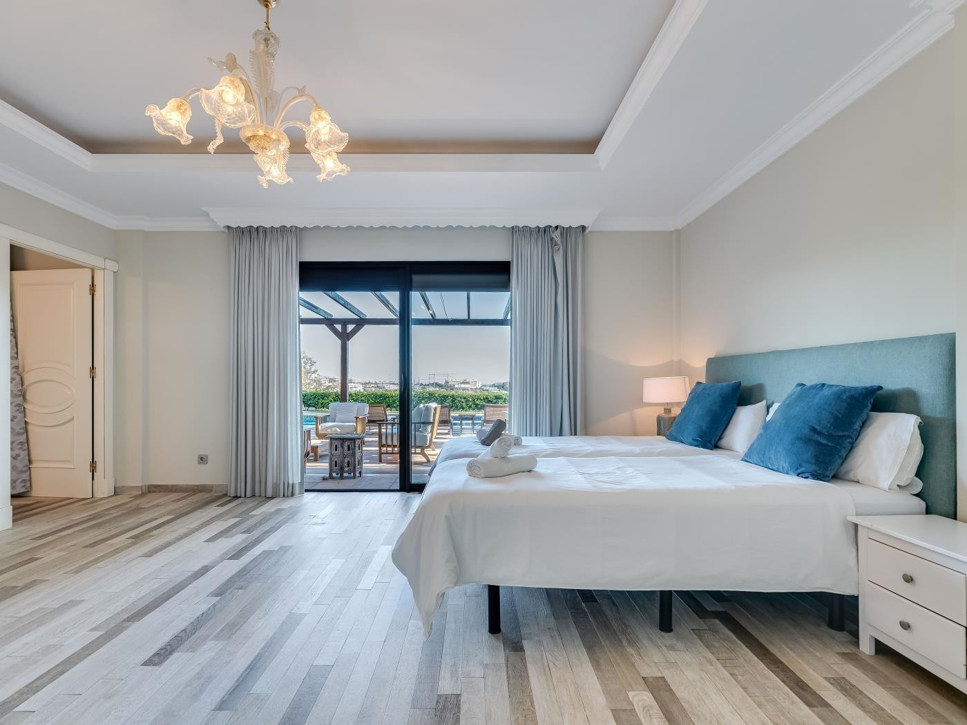 Exclusive villa for rent in Río Real, Marbella, with panoramic sea and valley views