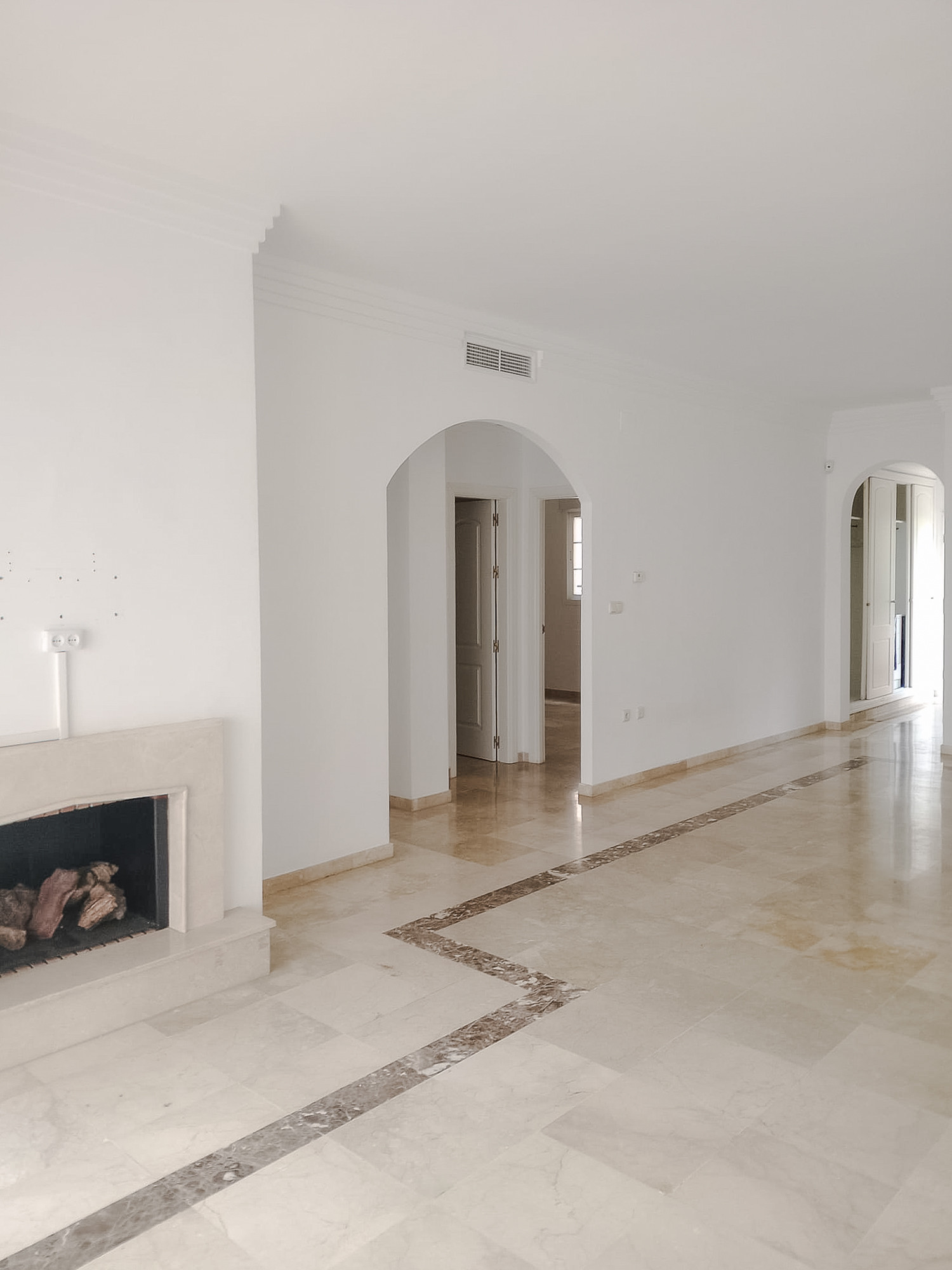 Apartment for sale in Nueva Andalucía, Costa del Sol