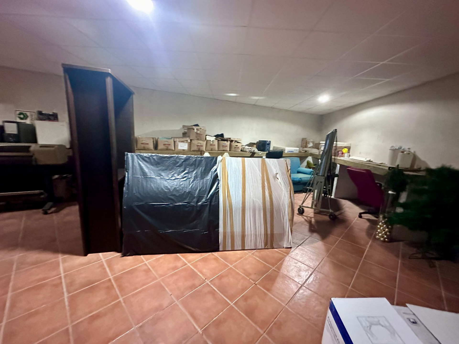 Magnificent premises located in the heart of Cabopino-Artola's commercial center (Marbella East).