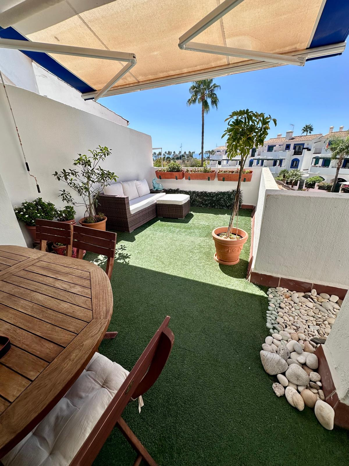 FIRST LINE BEACH APARTMENT!