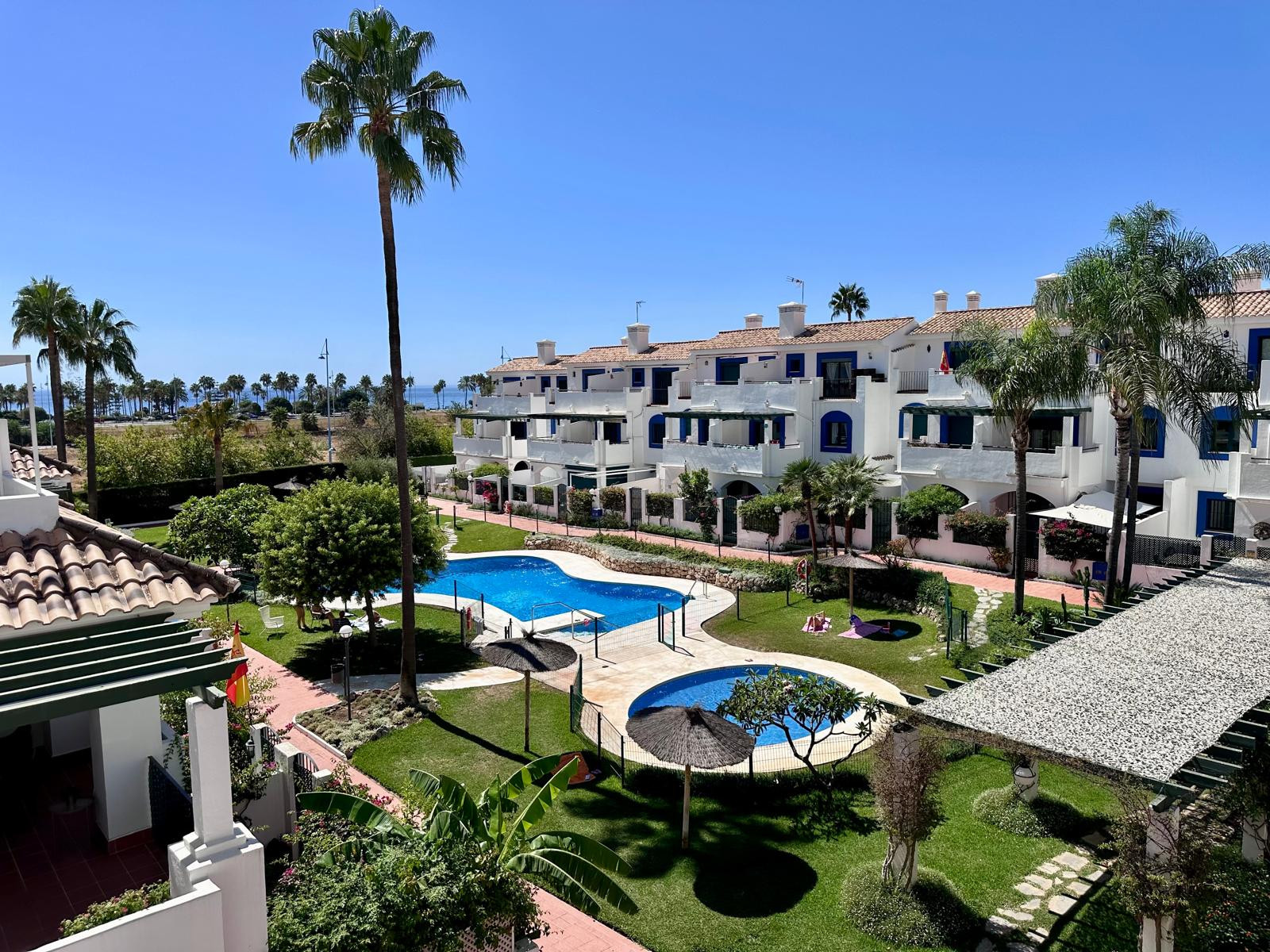 FIRST LINE BEACH APARTMENT!