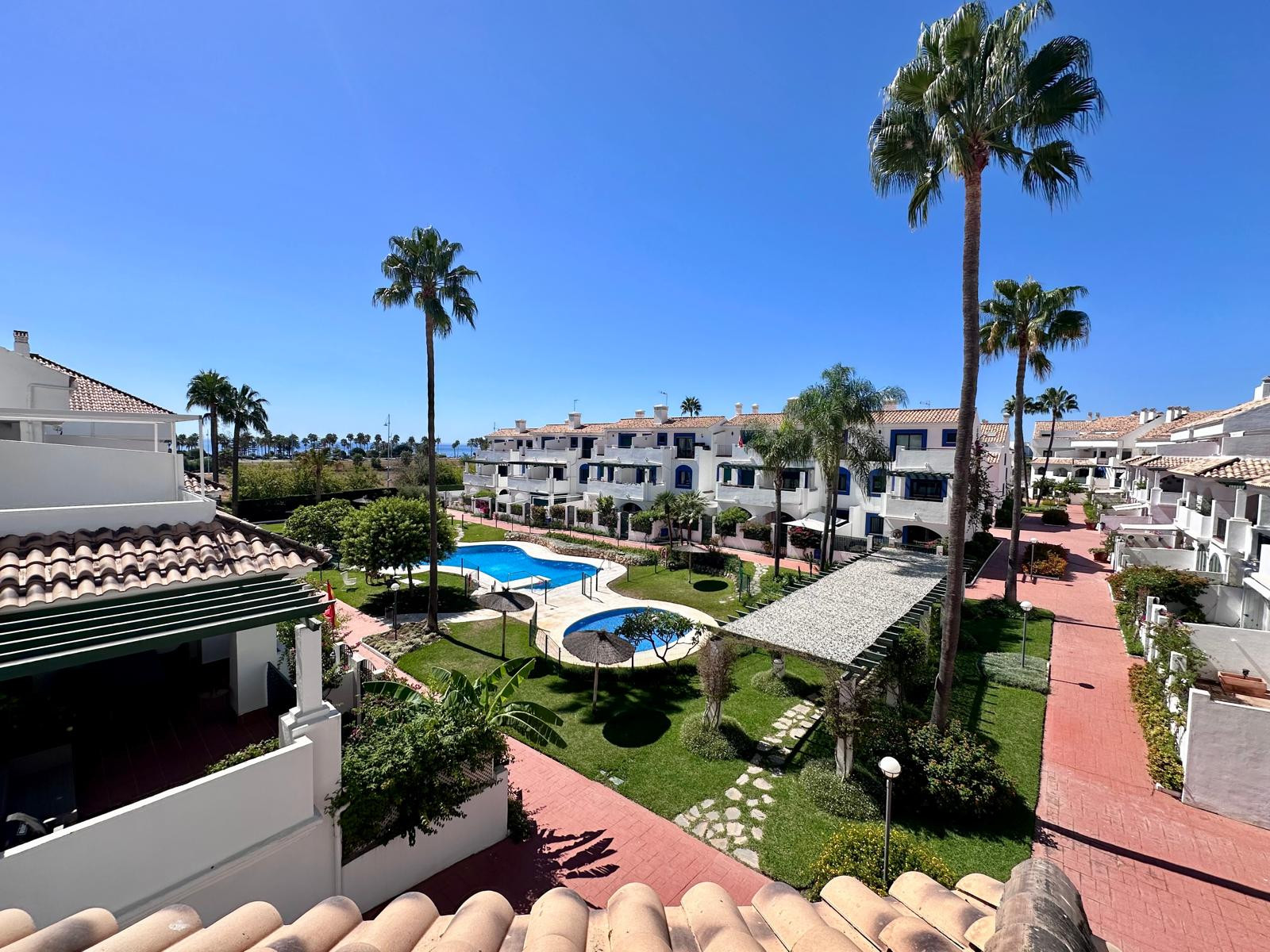 FIRST LINE BEACH APARTMENT!