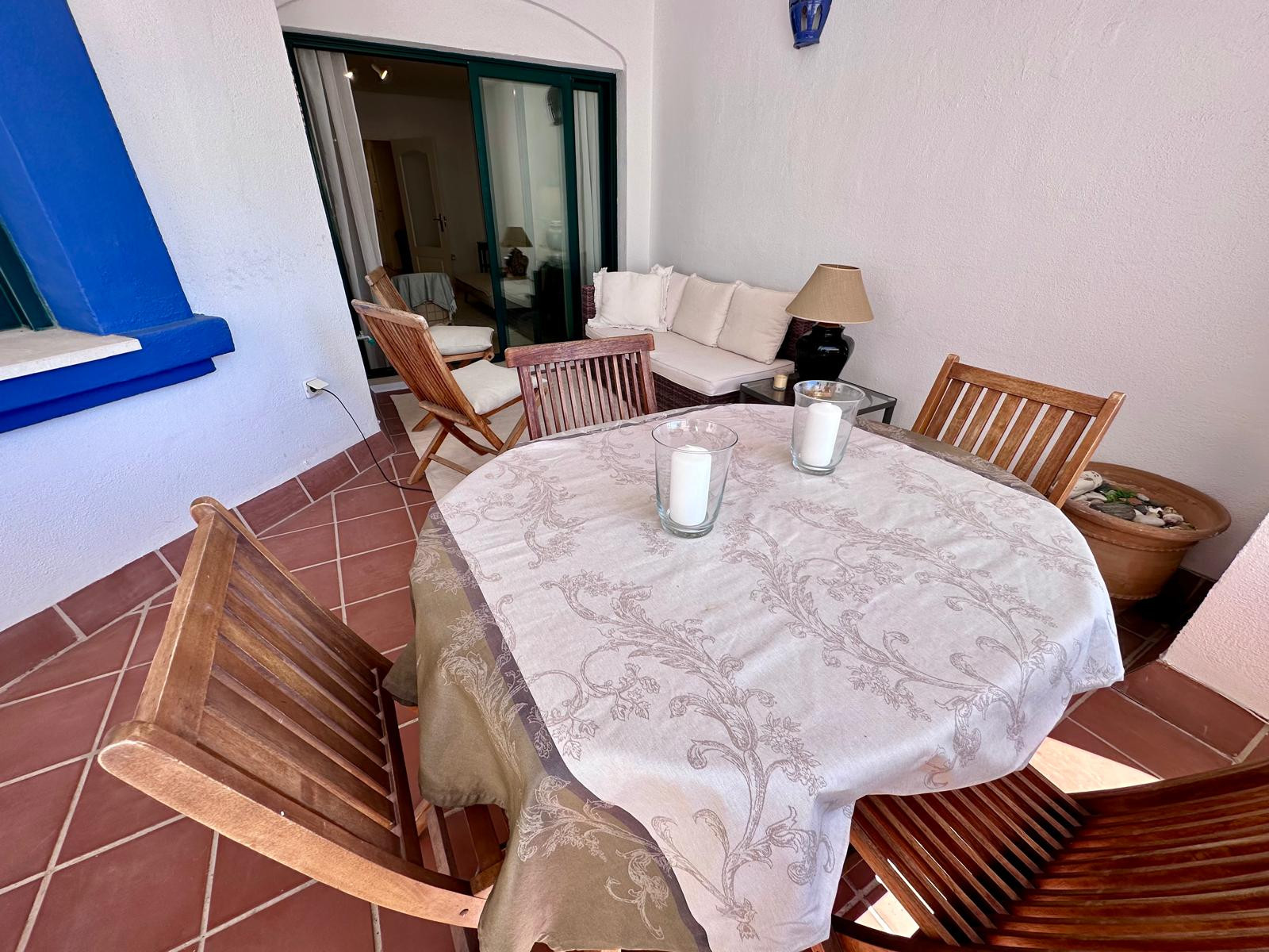 Magnificent apartment for sale in one of the best areas of San Pedro de Alcantara (Marbella). Nueva Alcantara, on the beachfront and of course with wonderful sea views and a pool.