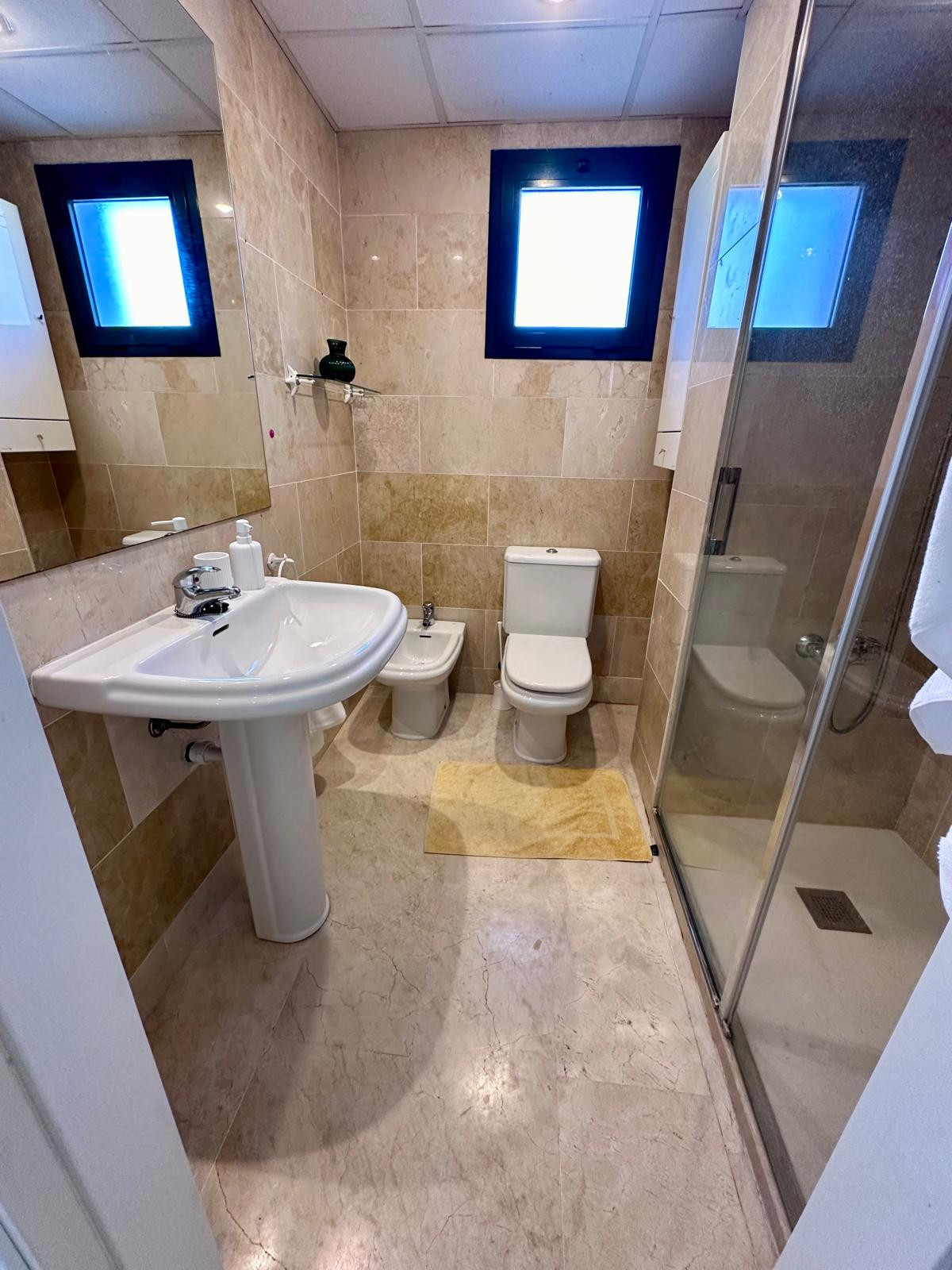 Magnificent apartment for sale in one of the best areas of San Pedro de Alcantara (Marbella). Nueva Alcantara, on the beachfront and of course with wonderful sea views and a pool.