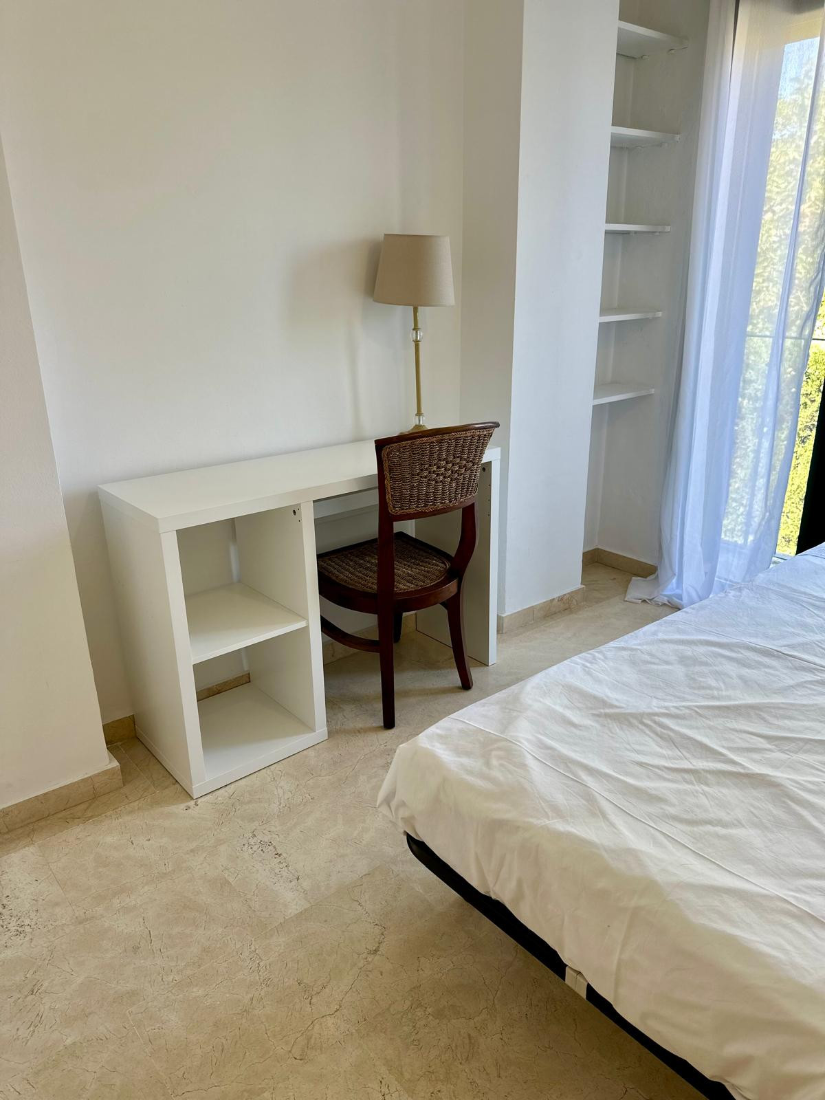 Magnificent apartment for sale in one of the best areas of San Pedro de Alcantara (Marbella). Nueva Alcantara, on the beachfront and of course with wonderful sea views and a pool.