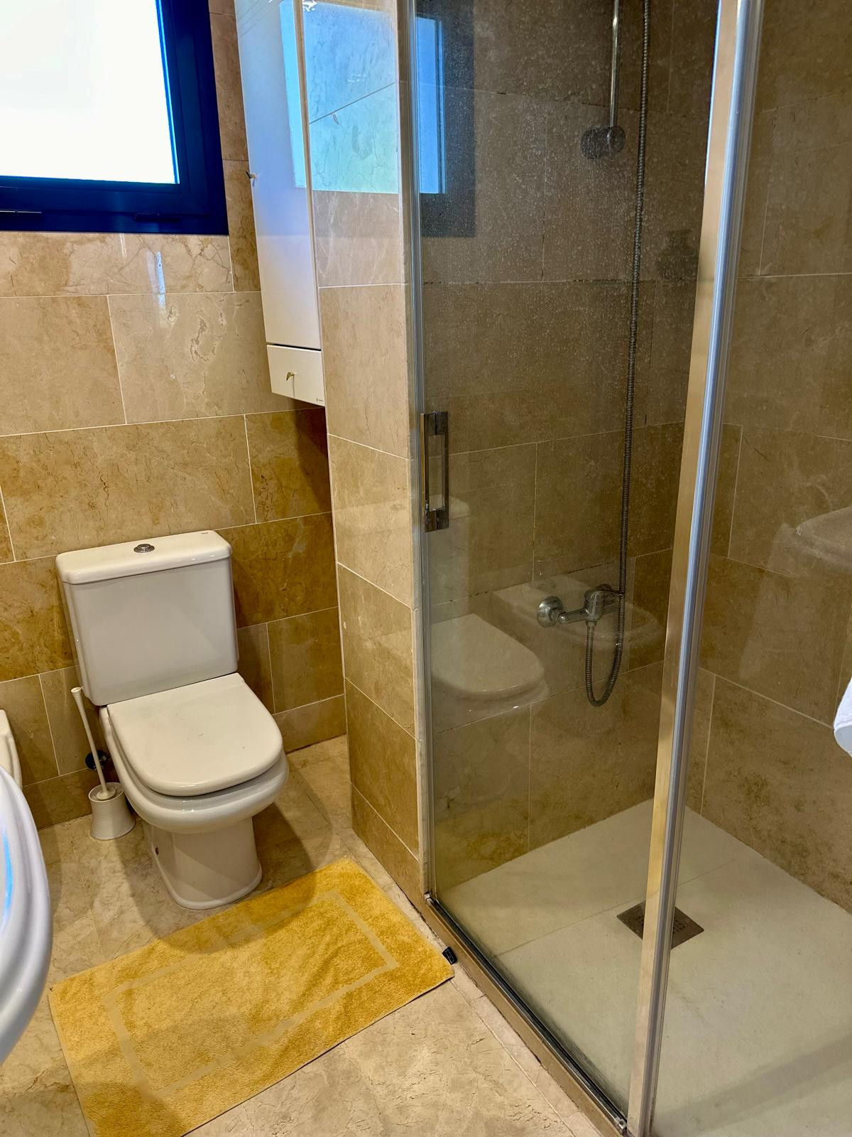 Magnificent apartment for sale in one of the best areas of San Pedro de Alcantara (Marbella). Nueva Alcantara, on the beachfront and of course with wonderful sea views and a pool.