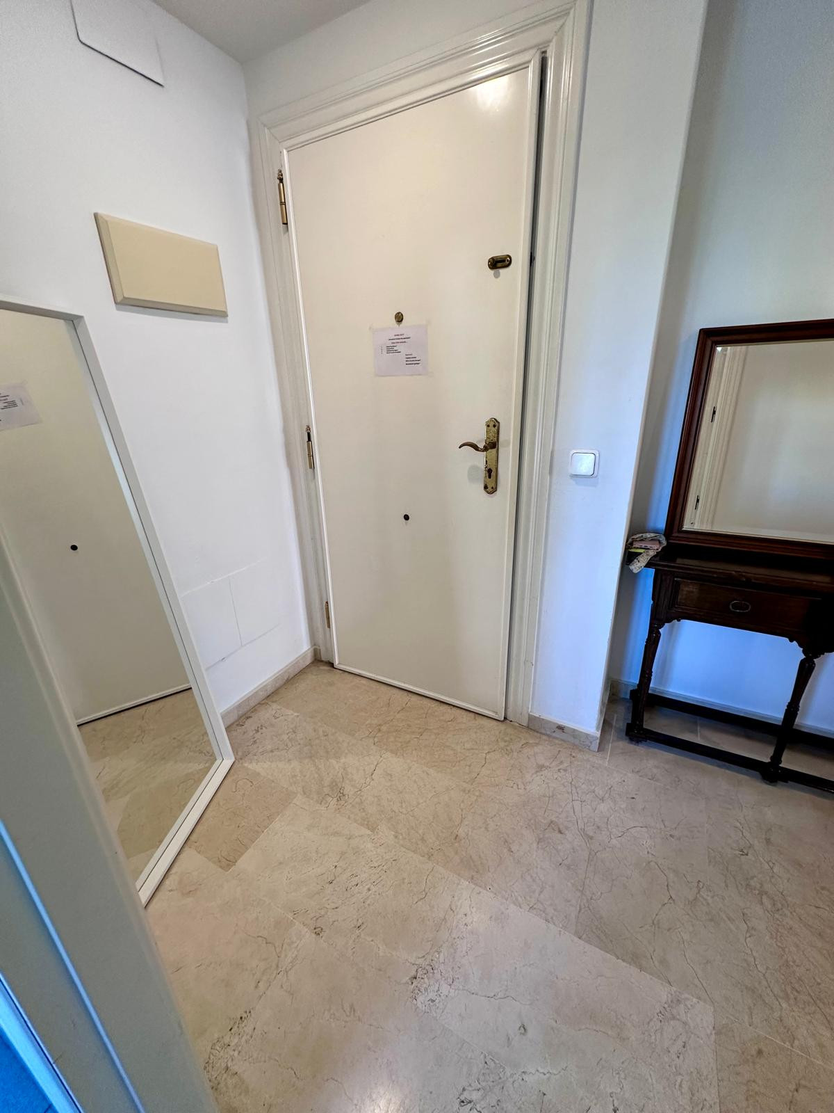 Magnificent apartment for sale in one of the best areas of San Pedro de Alcantara (Marbella). Nueva Alcantara, on the beachfront and of course with wonderful sea views and a pool.