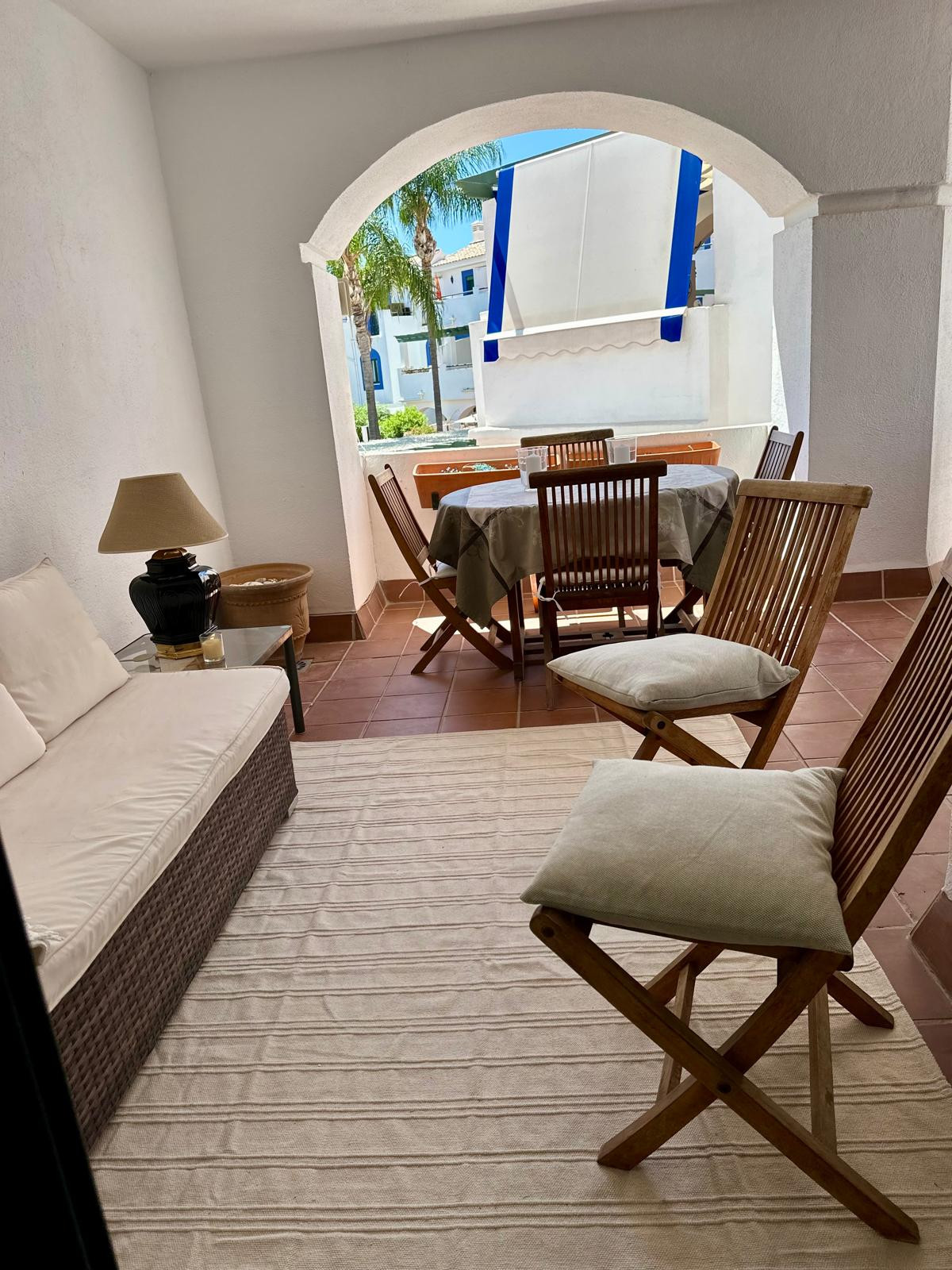 Magnificent apartment for sale in one of the best areas of San Pedro de Alcantara (Marbella). Nueva Alcantara, on the beachfront and of course with wonderful sea views and a pool.