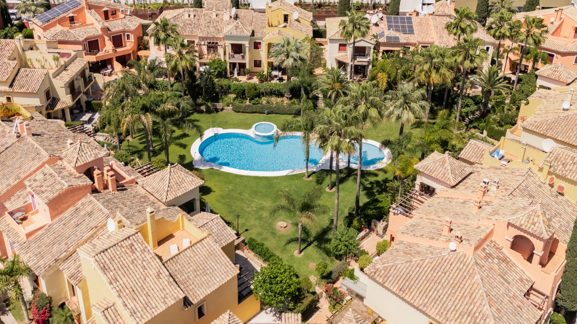 Image 51: townhouse For sale, The Golden Mile, €1,795,000 [963-00058P]