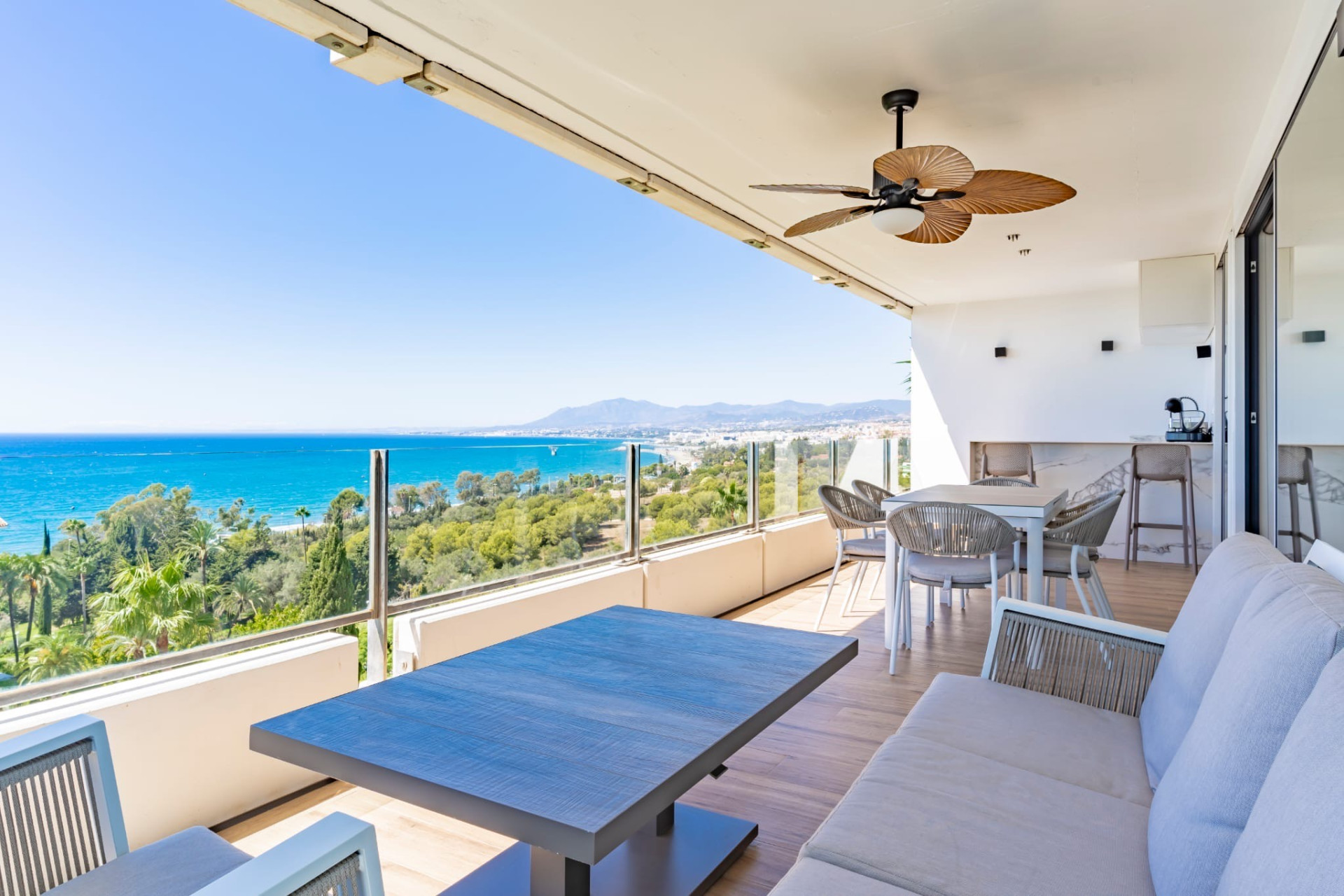 Exquisite Modern Apartment with Panoramic Views in Torre Real, Marbella