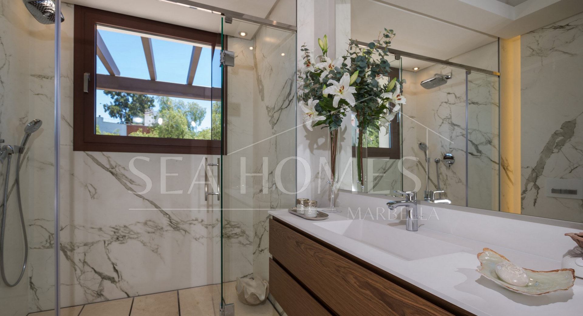 SEMI-DETACHED VILLA IN THE CENTER OF MARBELLA