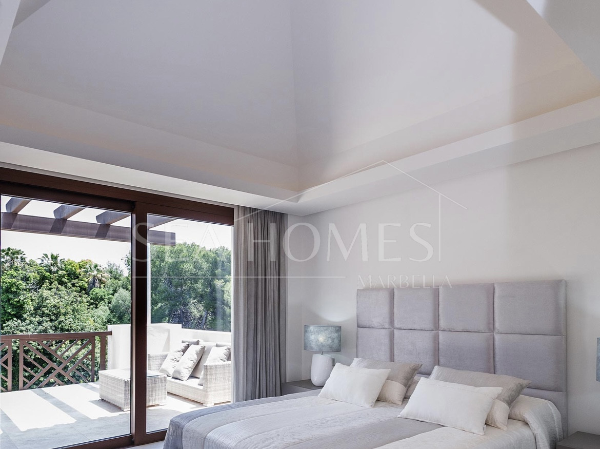 SEMI-DETACHED VILLA IN THE CENTER OF MARBELLA