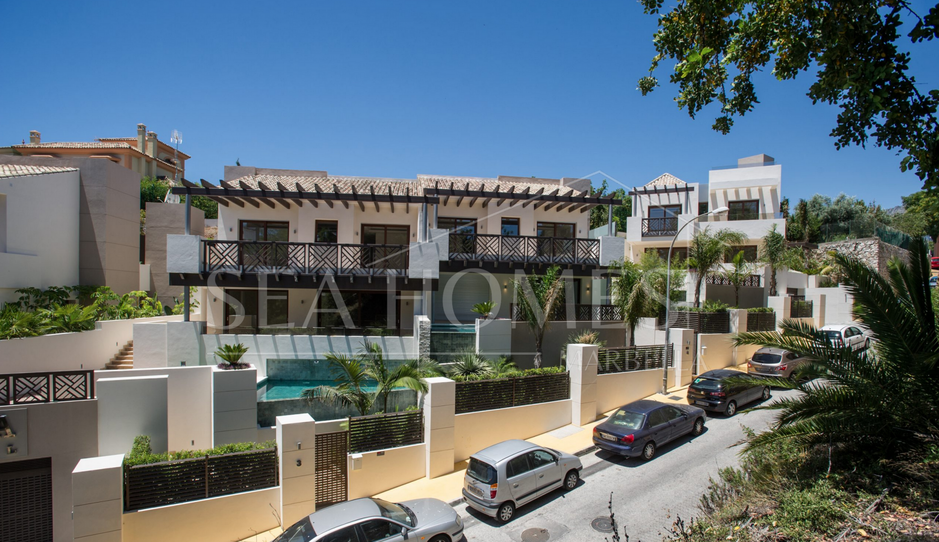 SEMI-DETACHED VILLA IN THE CENTER OF MARBELLA