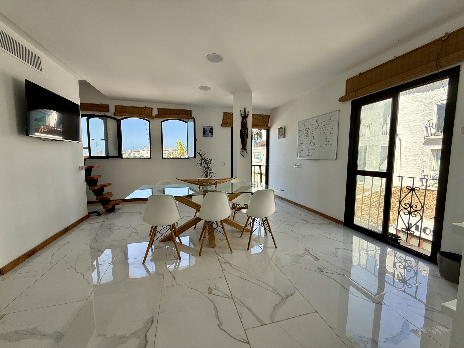 Image 12: Apartamento For sale, Puerto Banús, €1,100,000 [HFMs641873]