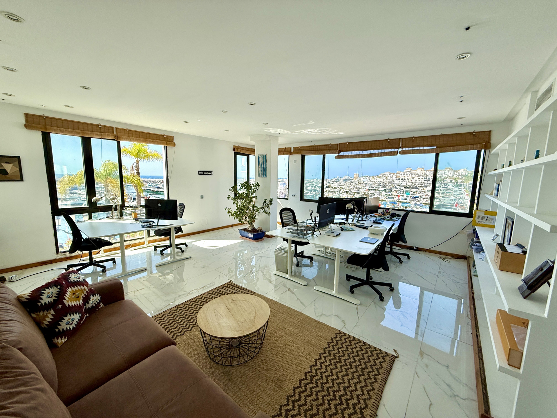Image 3: Apartamento For sale, Puerto Banús, €1,100,000 [HFMs641873]