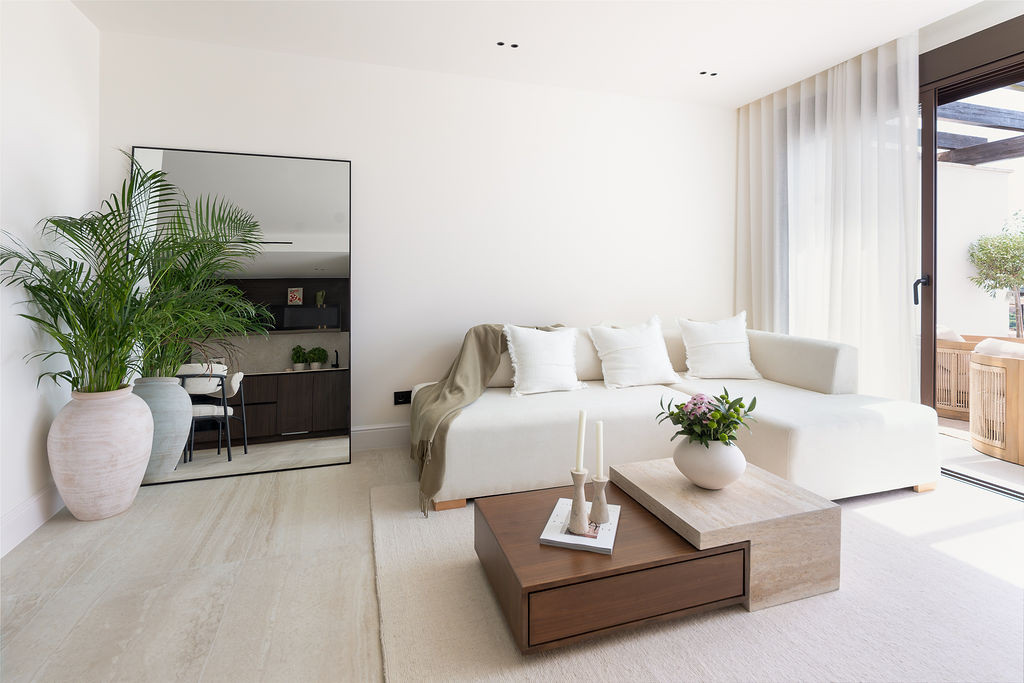 Beautifully renovated three-bedroom penthouse — photo 3