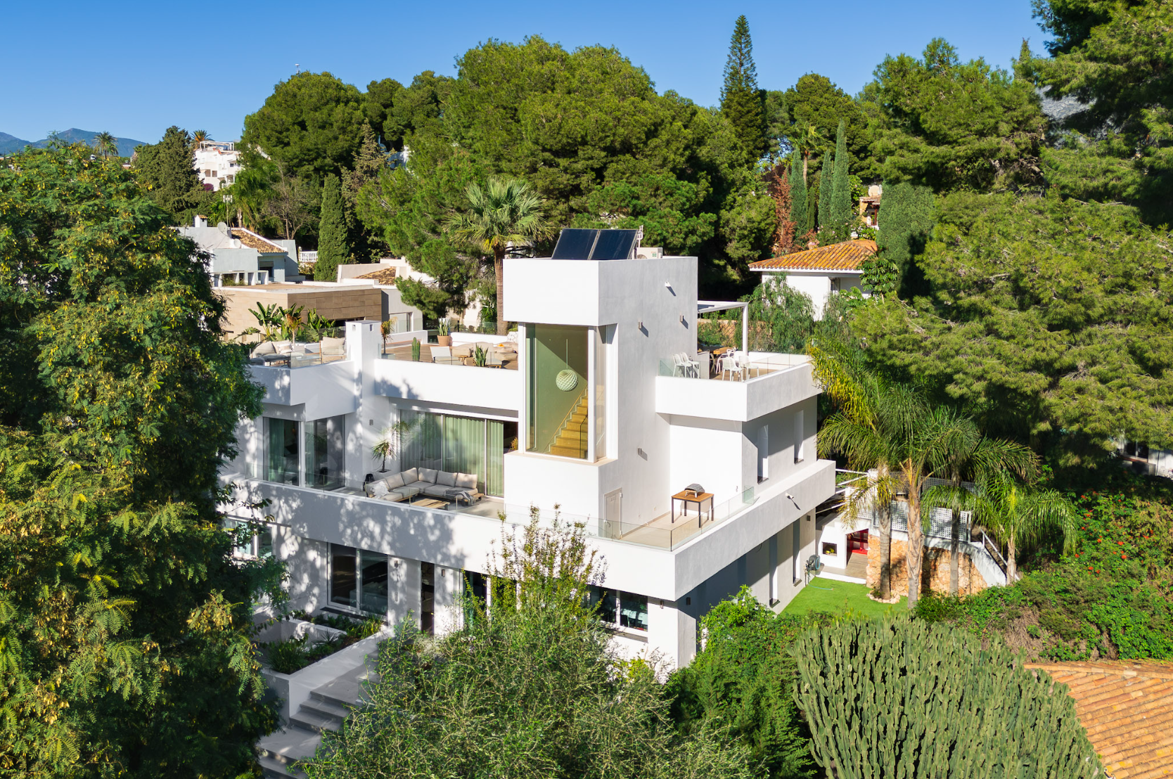 Villa zum Verkauf in Nueva Andalucia, Costa del Sol