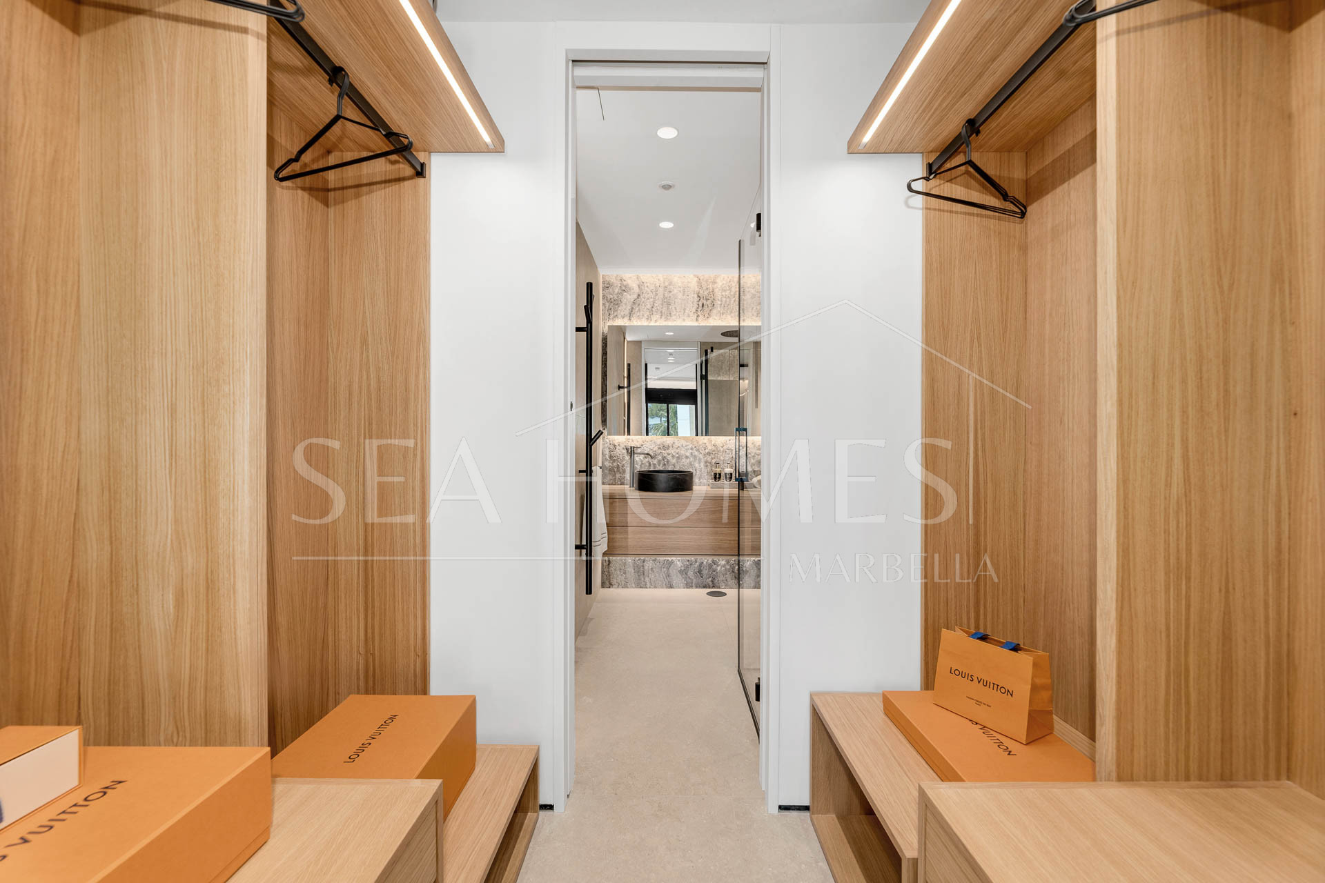 Apartment El Trebol - luxury Smart Apartment in Prime Nueva Andalucía – Perfect as a rental Investment or Modern Living