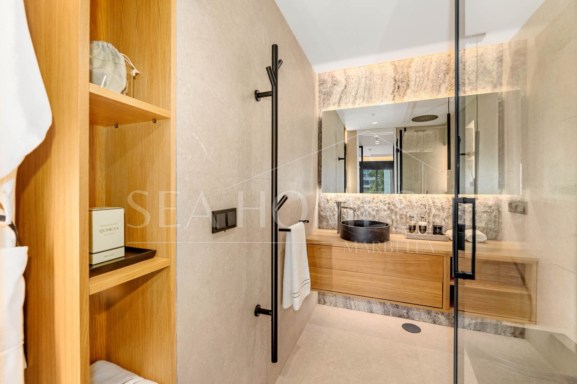 Apartment El Trebol - luxury Smart Apartment in Prime Nueva Andalucía – Perfect as a rental Investment or Modern Living
