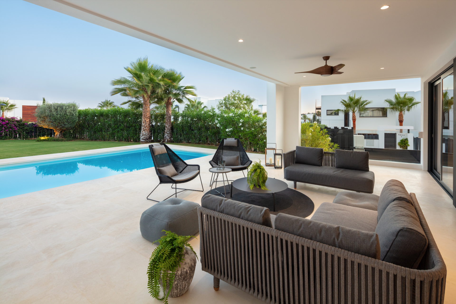 Villa en venta en Los Olivos Nueva Andalucia, Marbella