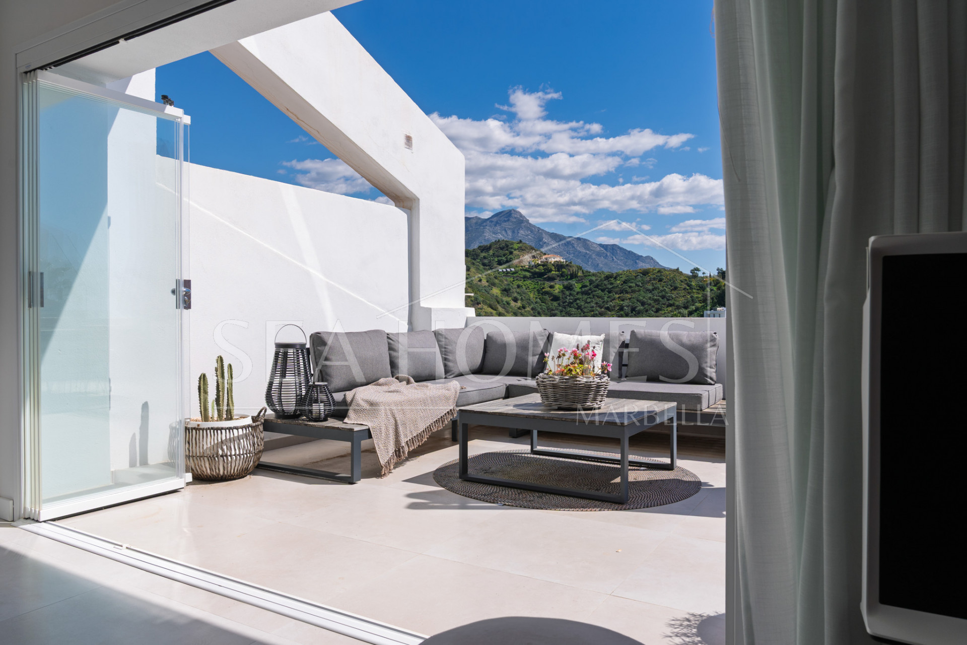 Penthouse in La Quinta with stunning views!