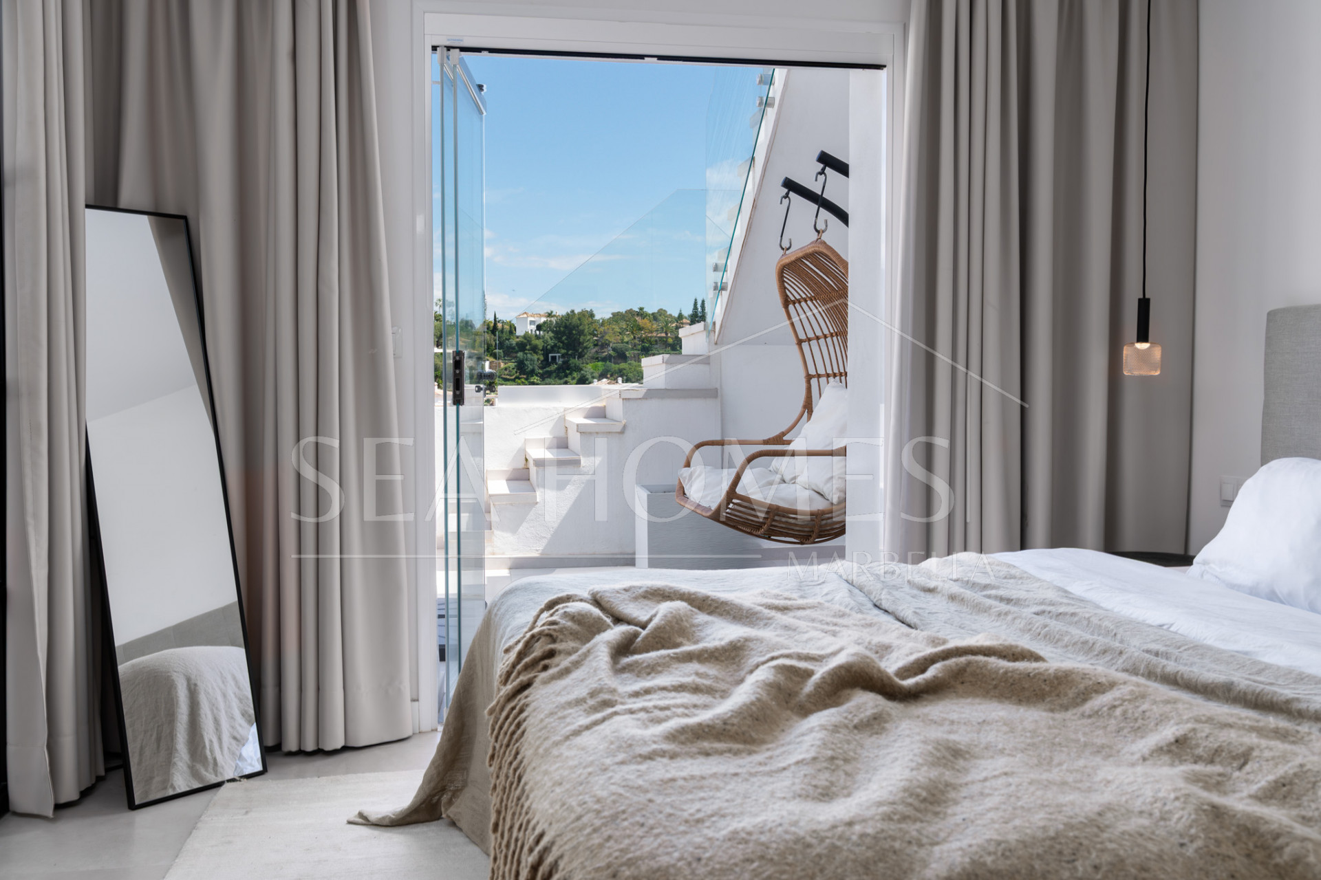 Penthouse in La Quinta with stunning views!