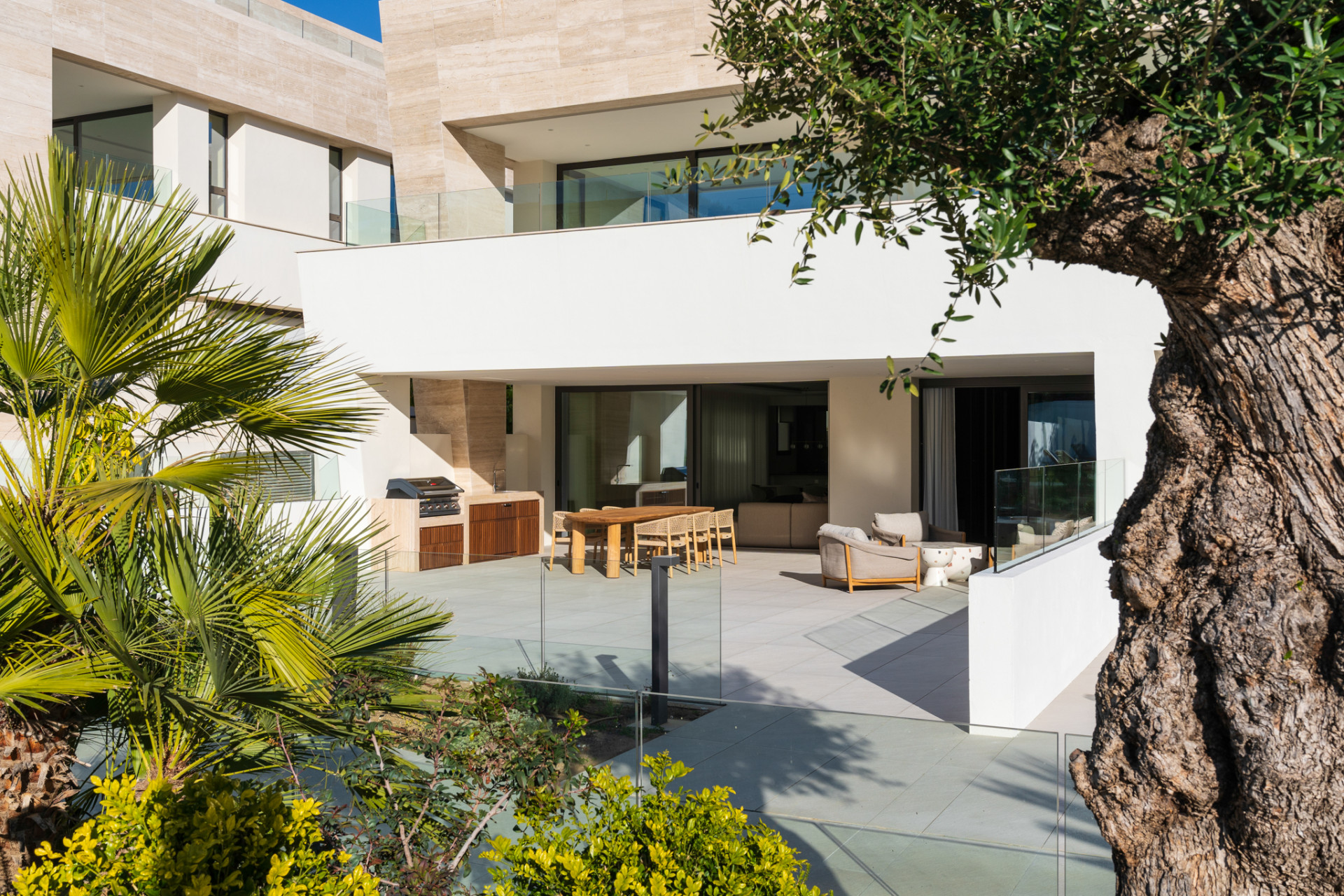 Impresionante apartamento de 4 dormitorios en planta baja en Epic Fase 3, Marbella Milla de Oro