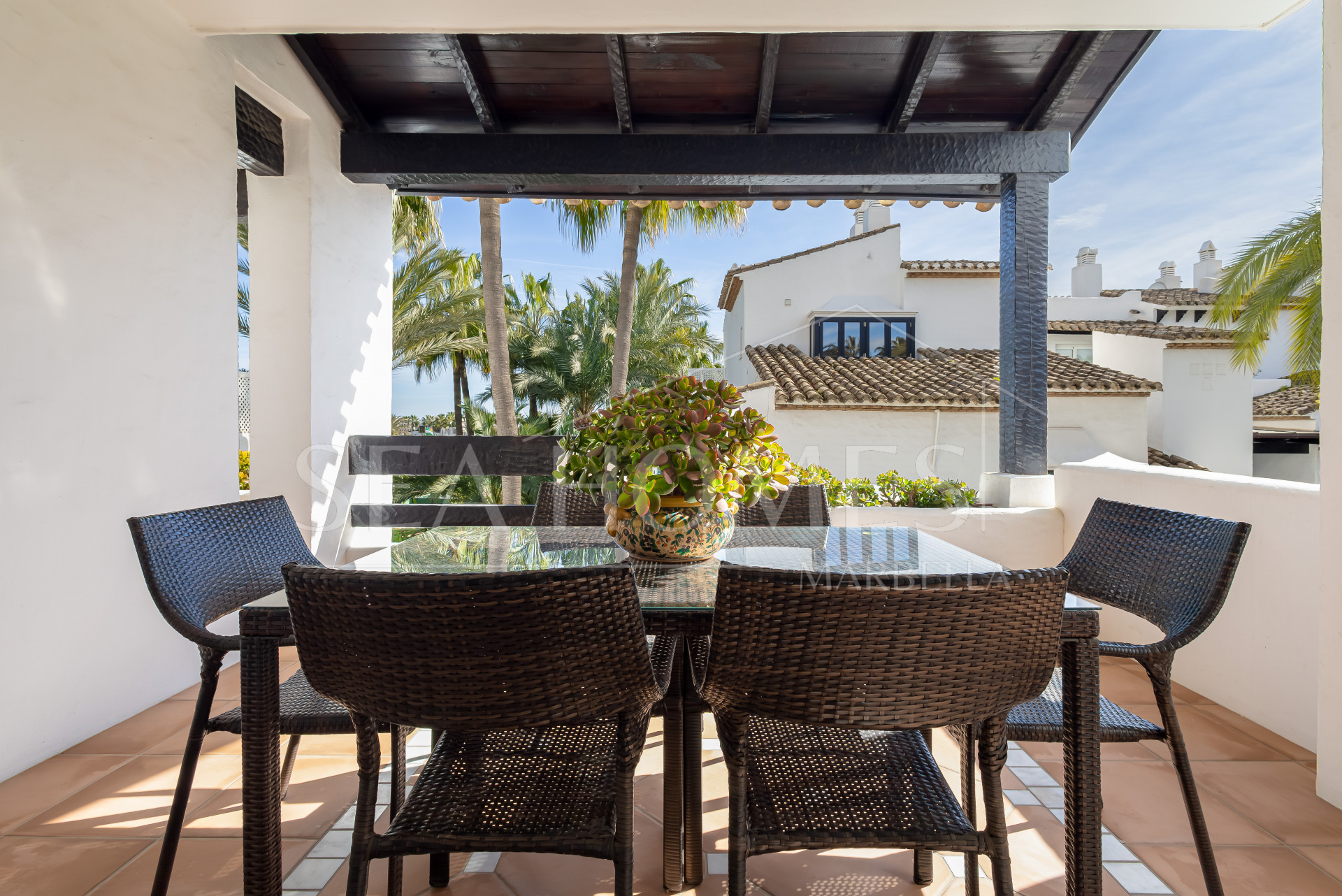 Penthouse Andaluz – A Rare Corner Duplex In Puente Romano