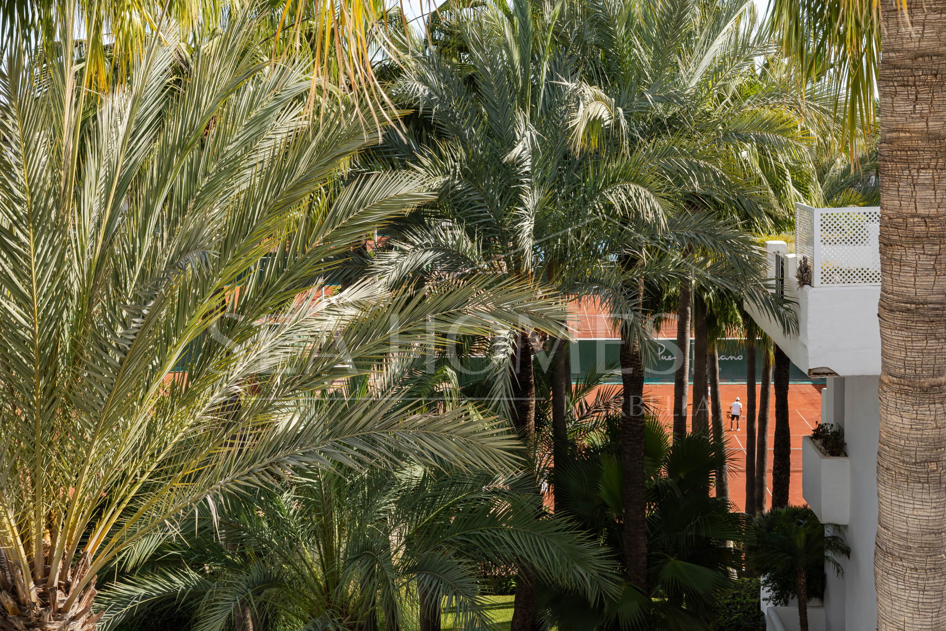Penthouse Andaluz – A Rare Corner Duplex In Puente Romano