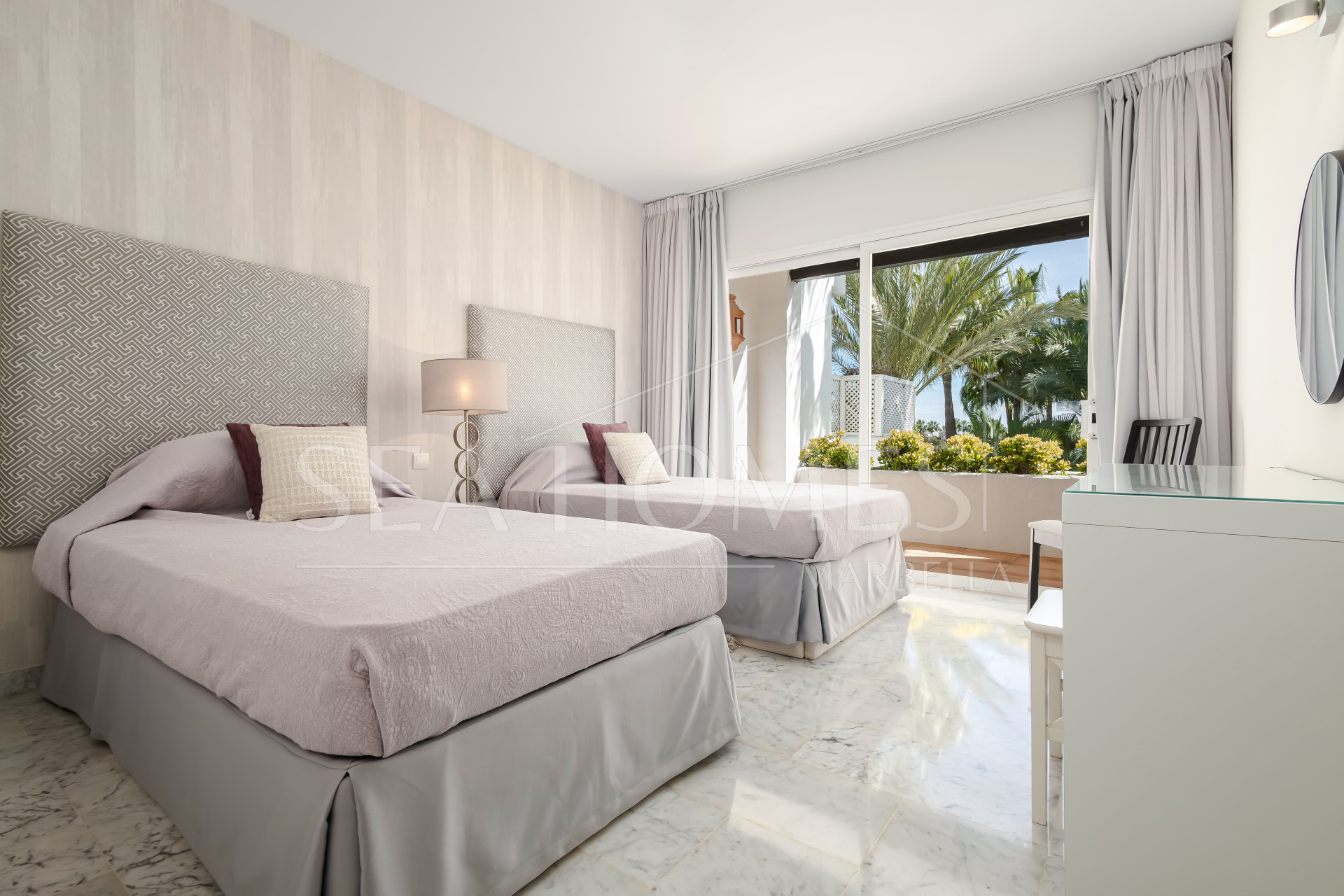 Penthouse Andaluz – A Rare Corner Duplex In Puente Romano