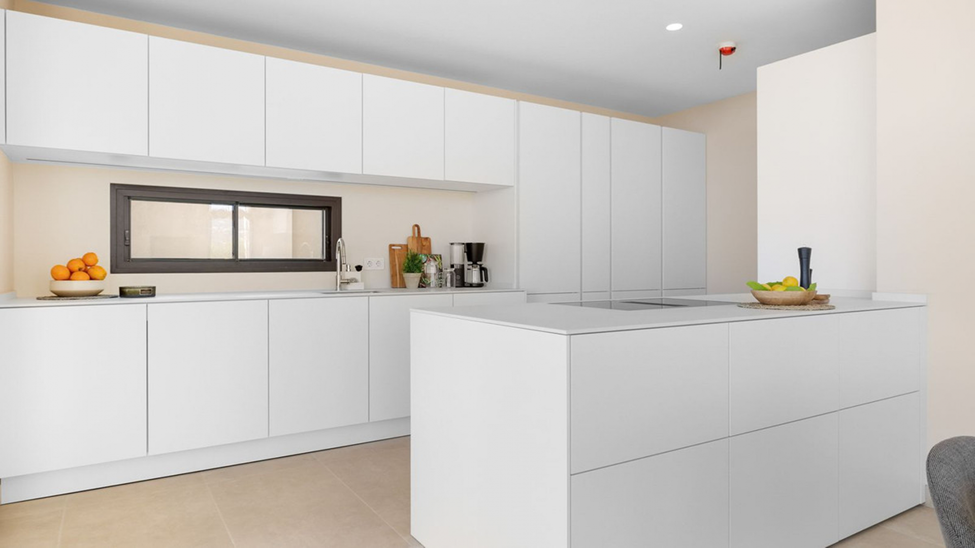 Contemporary villa with sea and mountain views in Benahavís