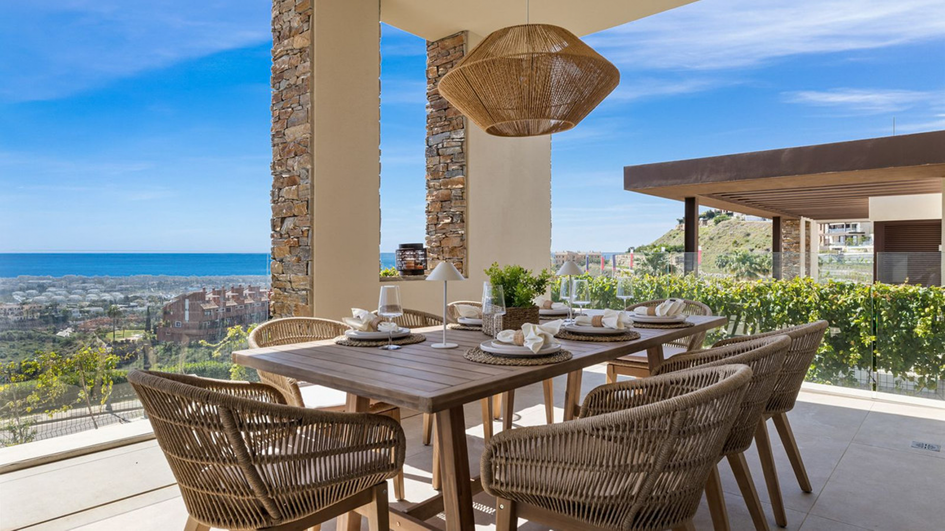 Contemporary villa with sea and mountain views in Benahavís