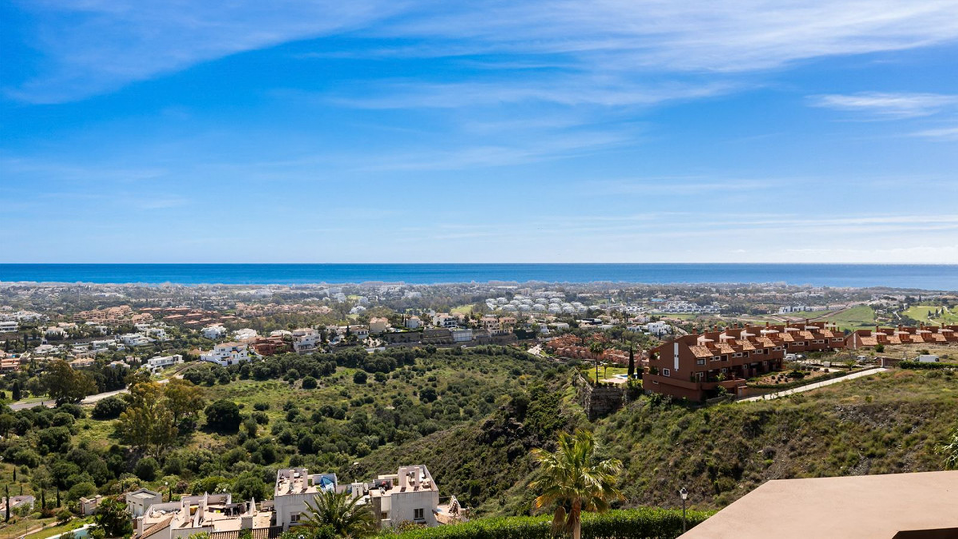 Contemporary villa with sea and mountain views in Benahavís