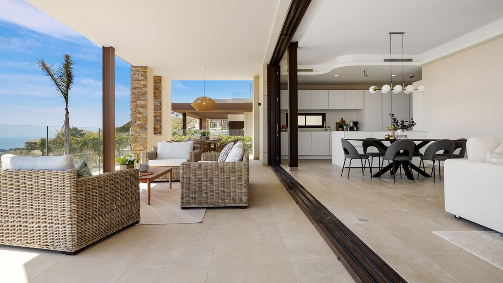 Contemporary villa with sea and mountain views in Benahavís