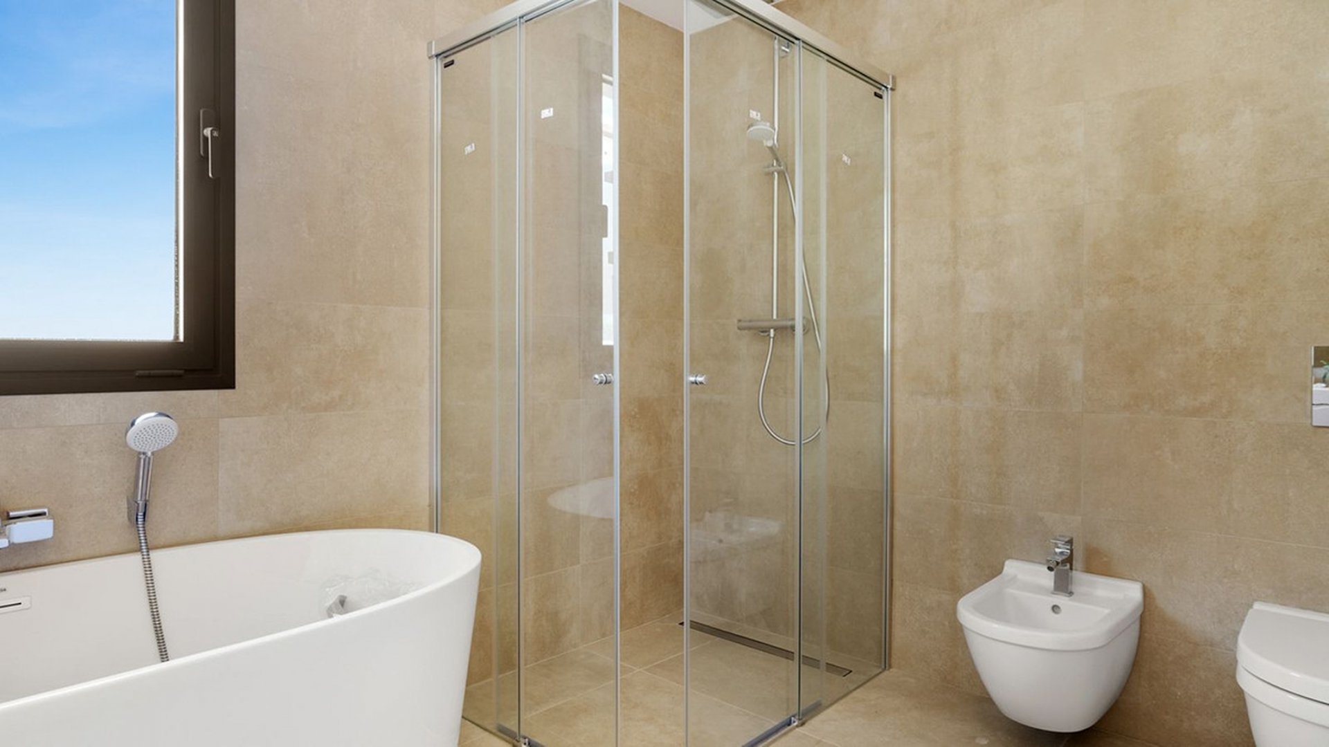 Contemporary villa with sea and mountain views in Benahavís