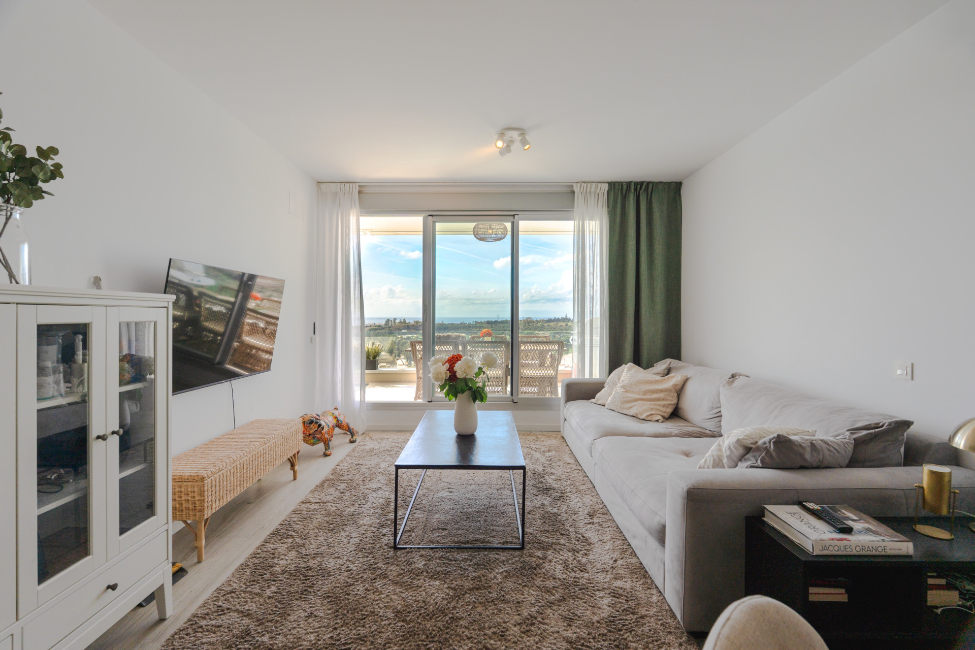 Modern 3-Bedroom Apartment in Oceana Views, Cancelada — photo 2