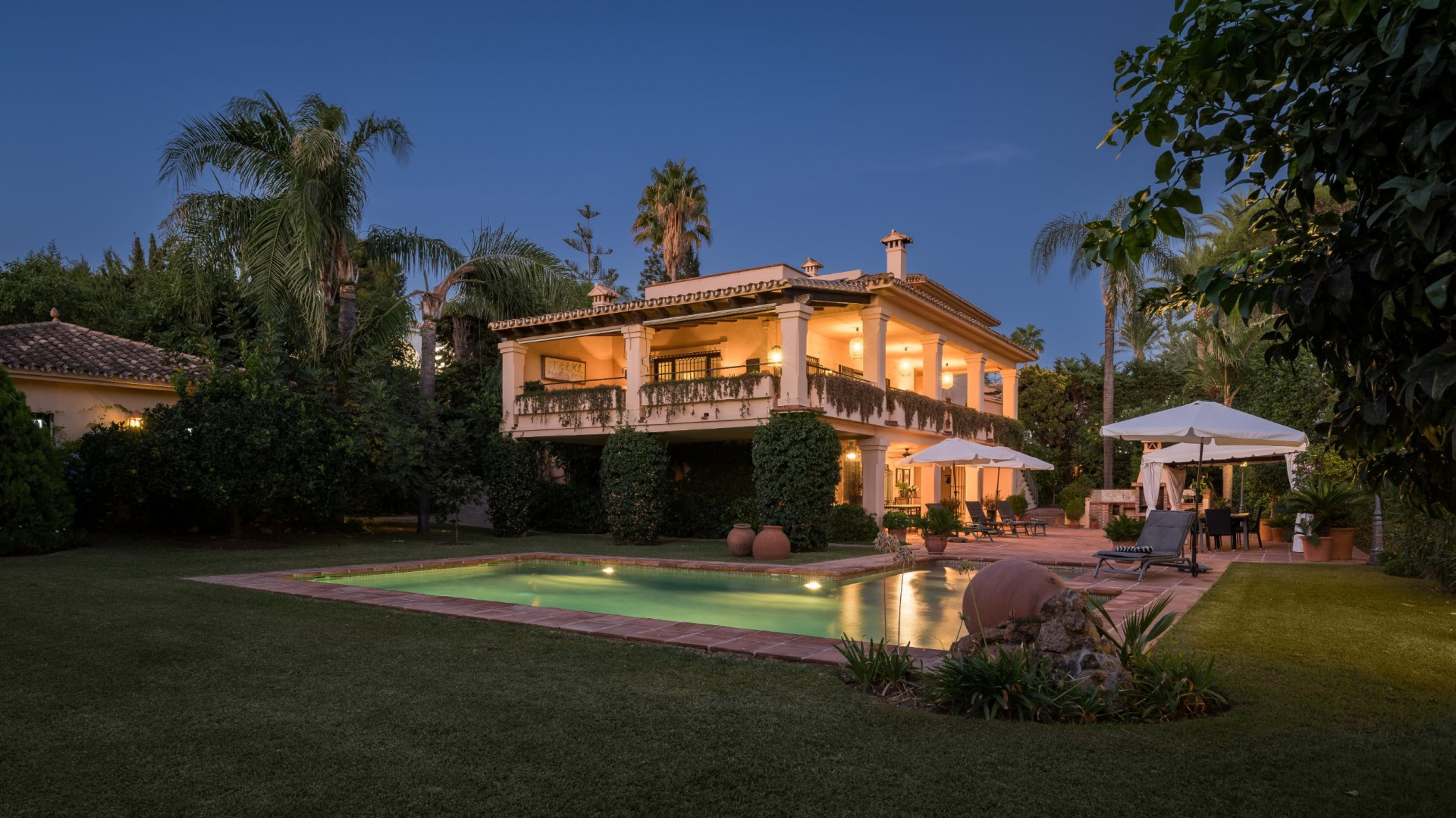 Prime Beachside Location in Los Monteros  - Timeless Andalusian Charm — photo 7