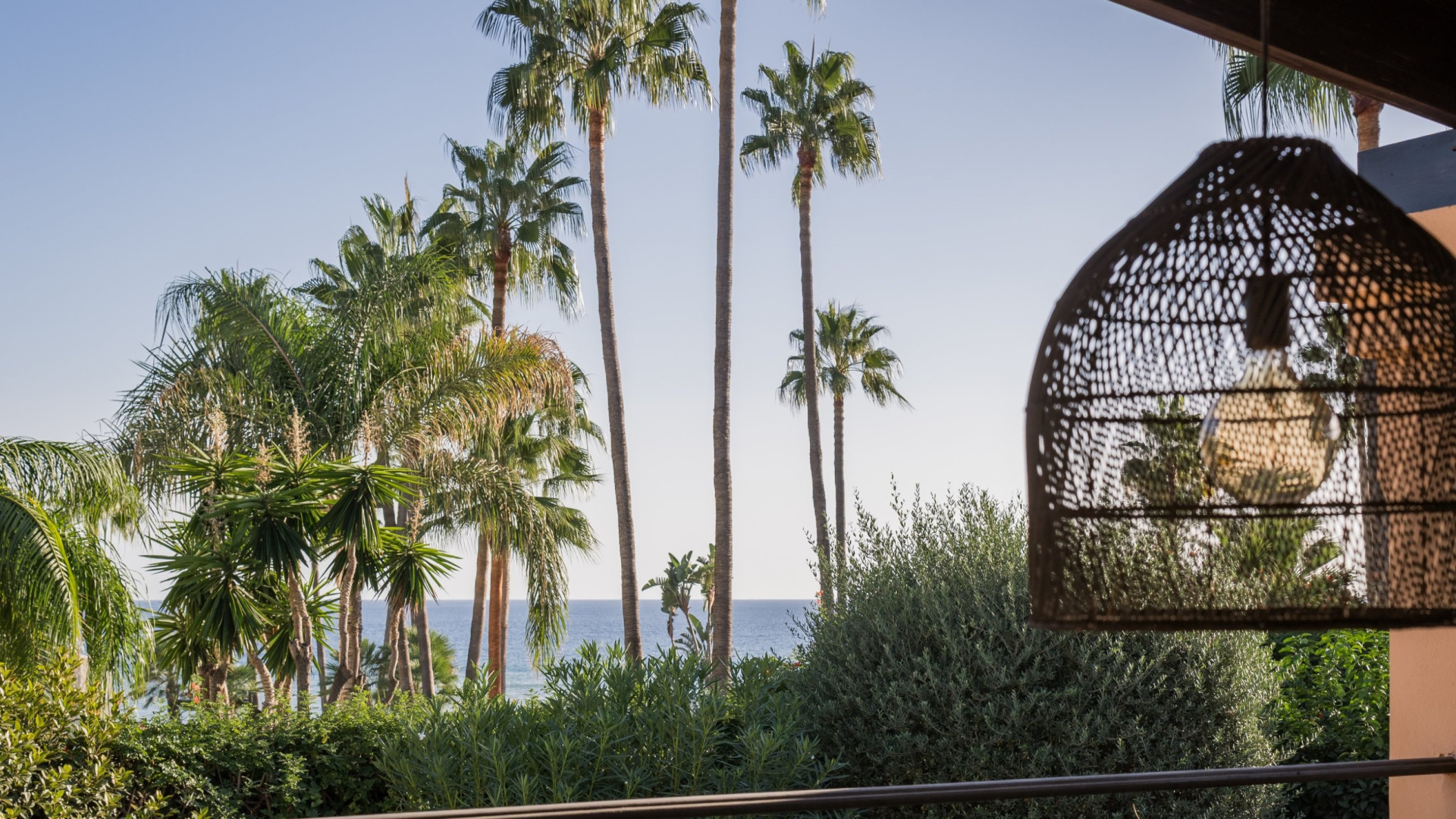 Prime Beachside Location in Los Monteros  - Timeless Andalusian Charm — photo 2