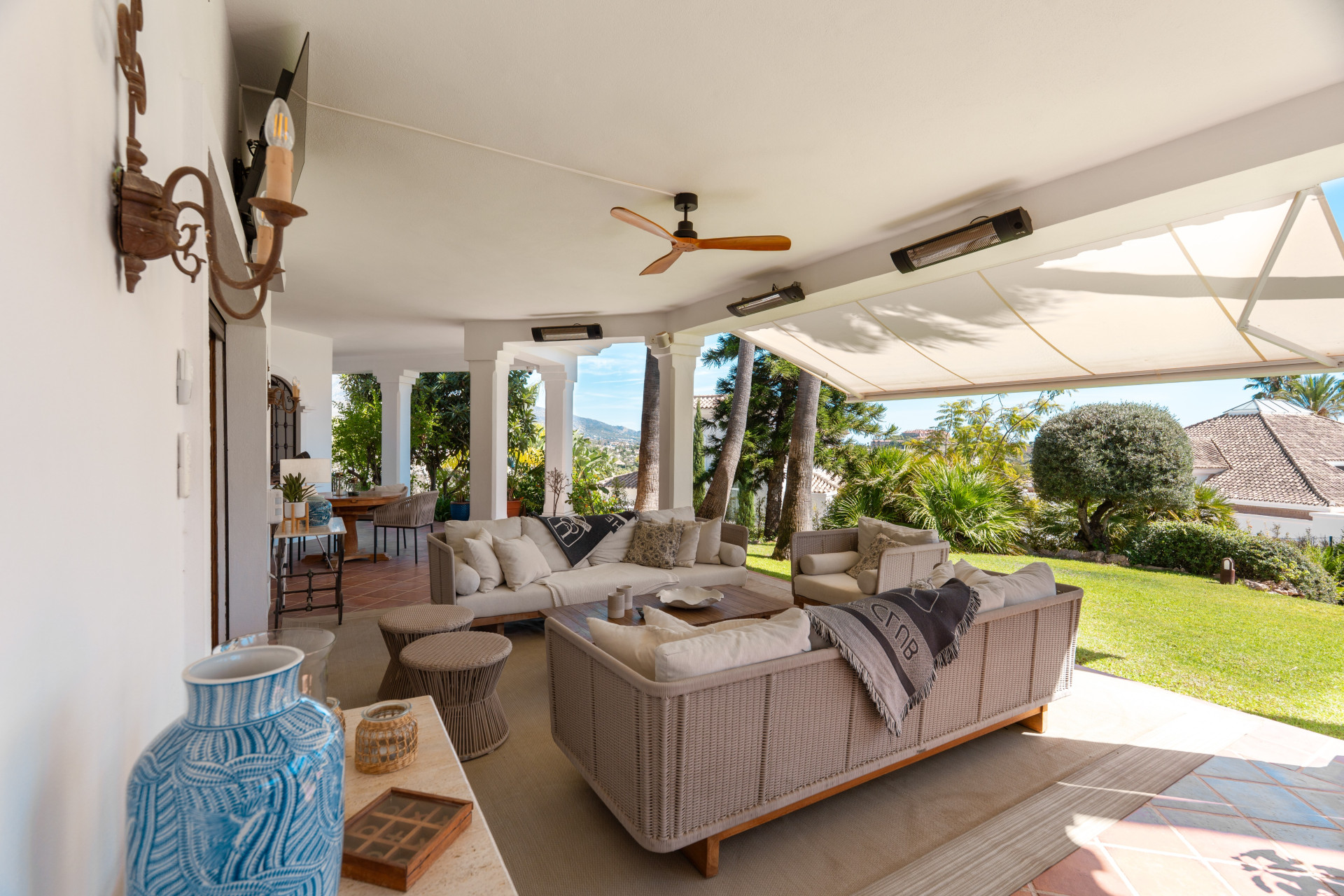 Charming Andalusian Villa with Mountain and Mediterranean Views — photo 10