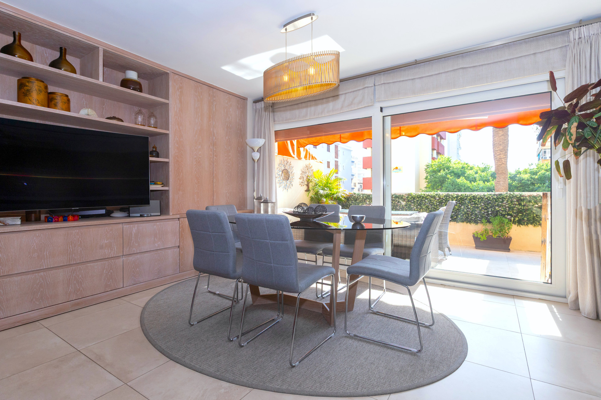 Recently renovated  3-bedroom apartment with sea views and big terrace ideally located in the heart of Marbella city centre — photo 10