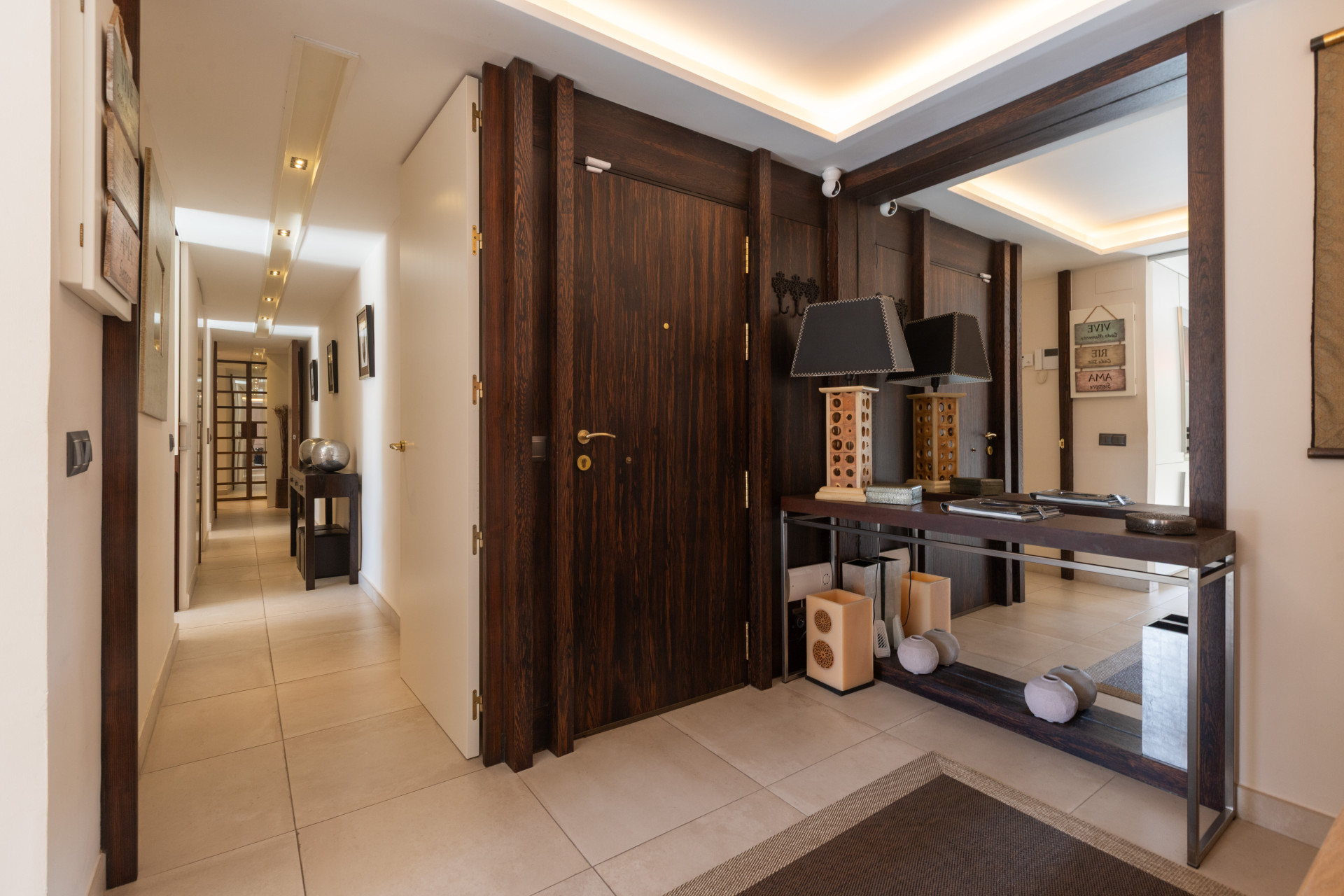 Recently renovated  3-bedroom apartment with sea views and big terrace ideally located in the heart of Marbella city centre — photo 6