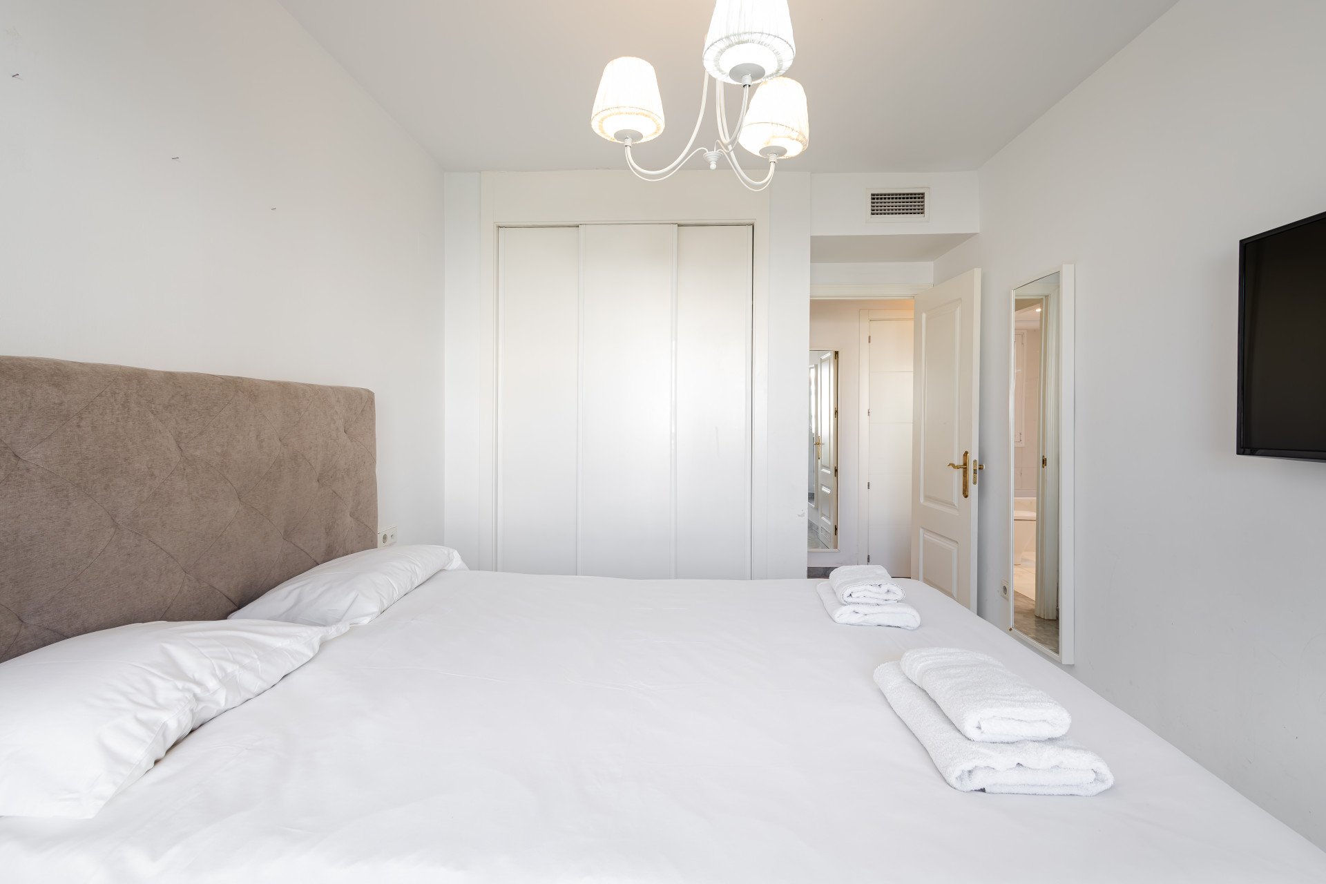 Charming 2-Bedroom Apartment Near Puerto Banús, Marbella – Walking Distance to the Beach — photo 8