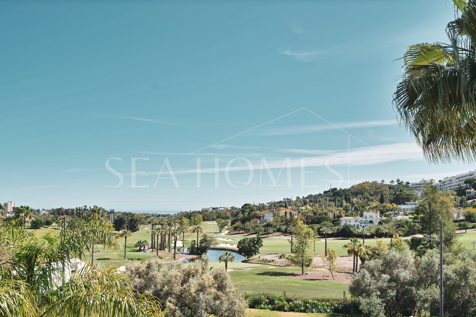 Luxury Penthouse with Panoramic Golf and sea Views in Las Alamandas