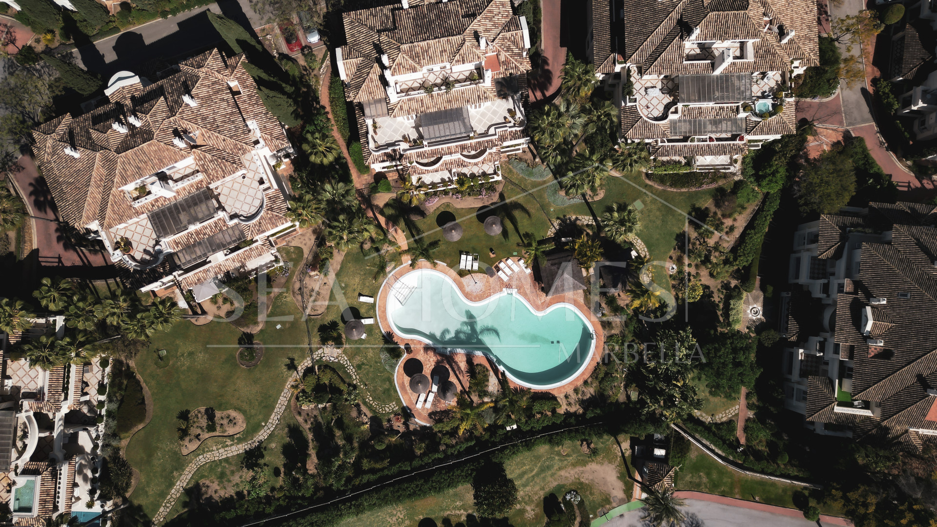 Luxury Penthouse with Panoramic Golf and sea Views in Las Alamandas