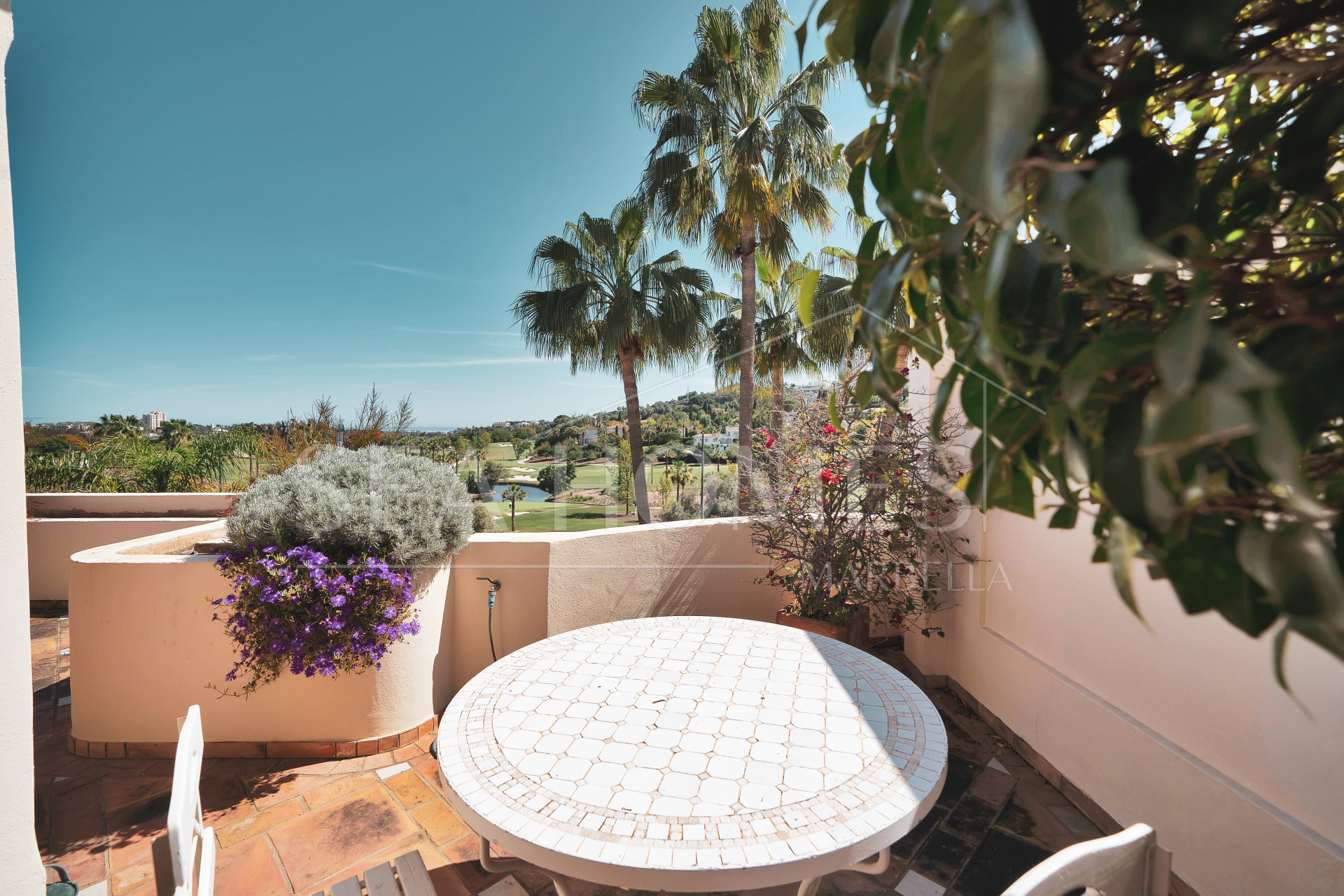 Luxury Penthouse with Panoramic Golf and sea Views in Las Alamandas