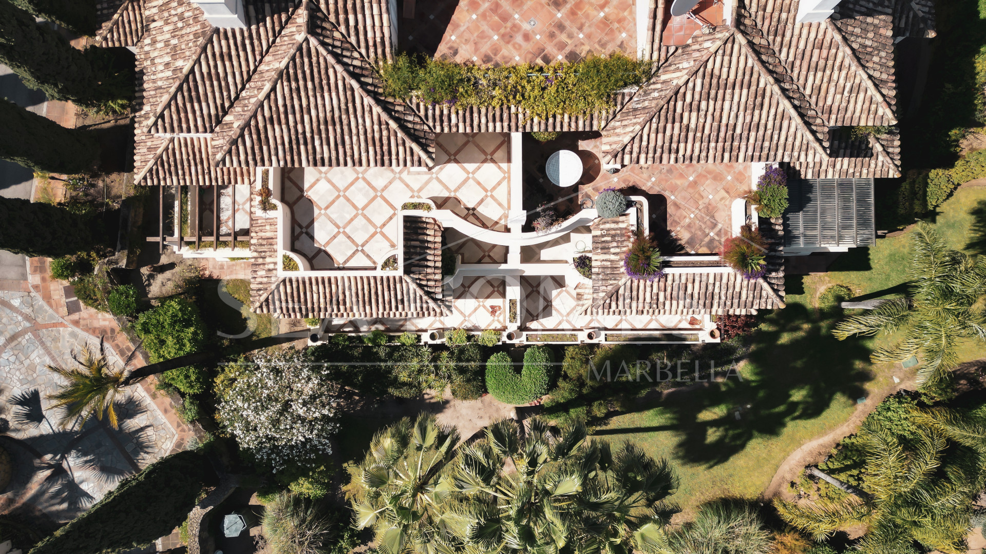 Luxury Penthouse with Panoramic Golf and sea Views in Las Alamandas